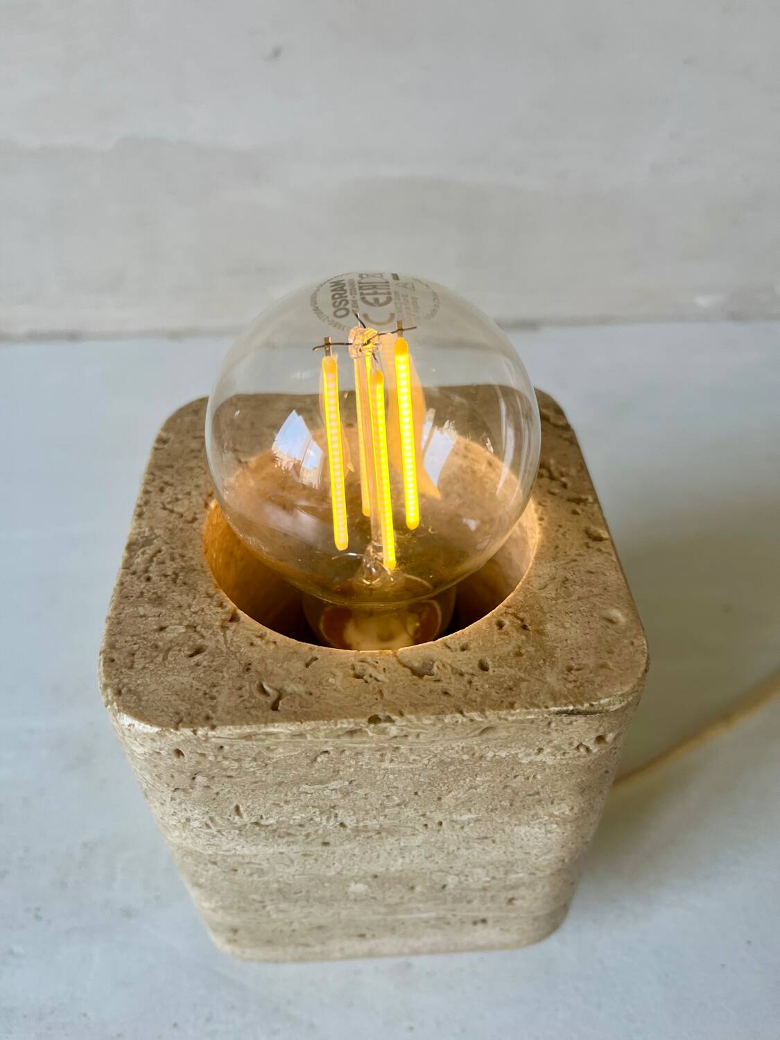Lampe de chevet en travertin italien vintage