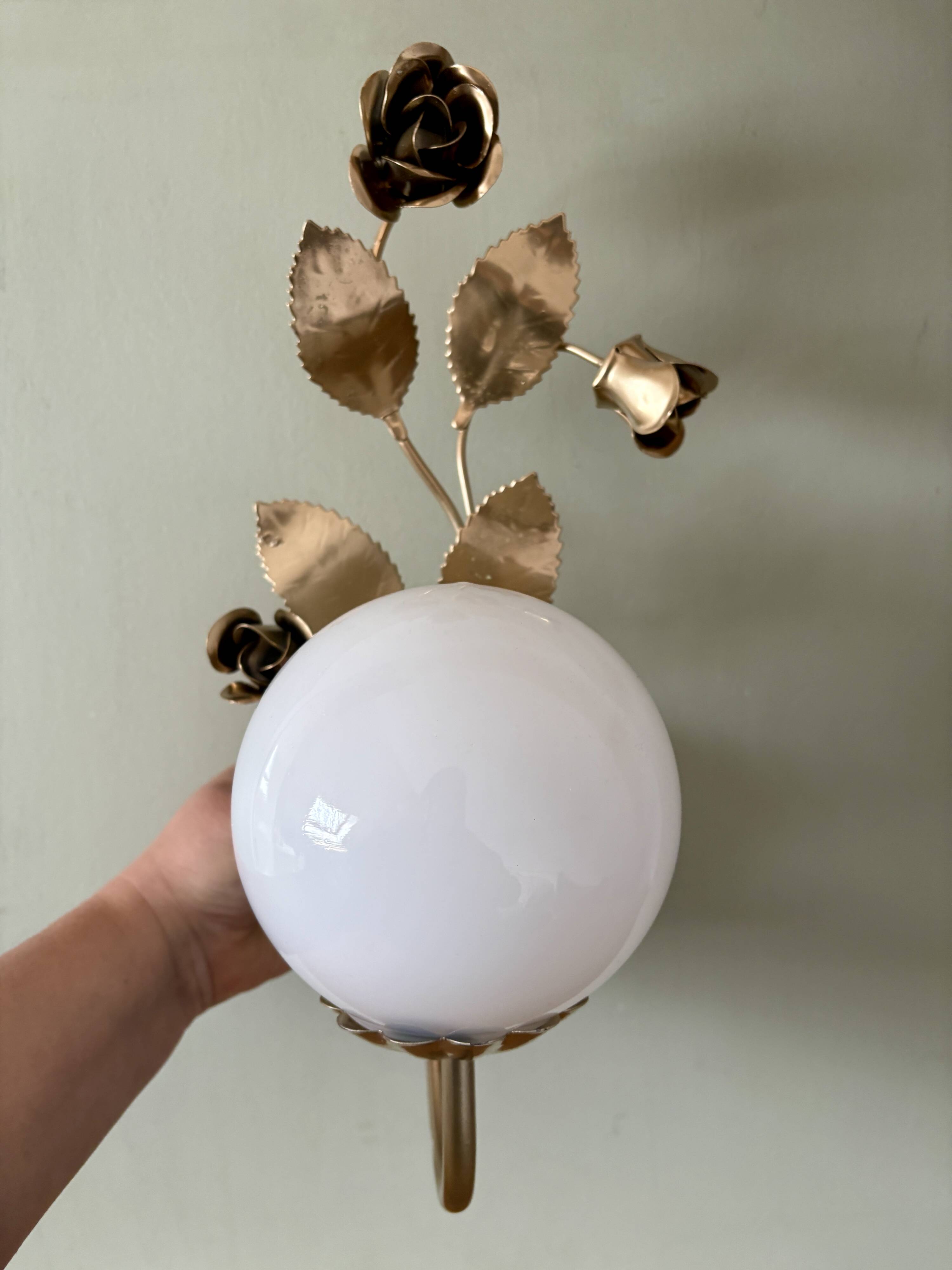 Vintage wall lamp in gold metal and white opaline