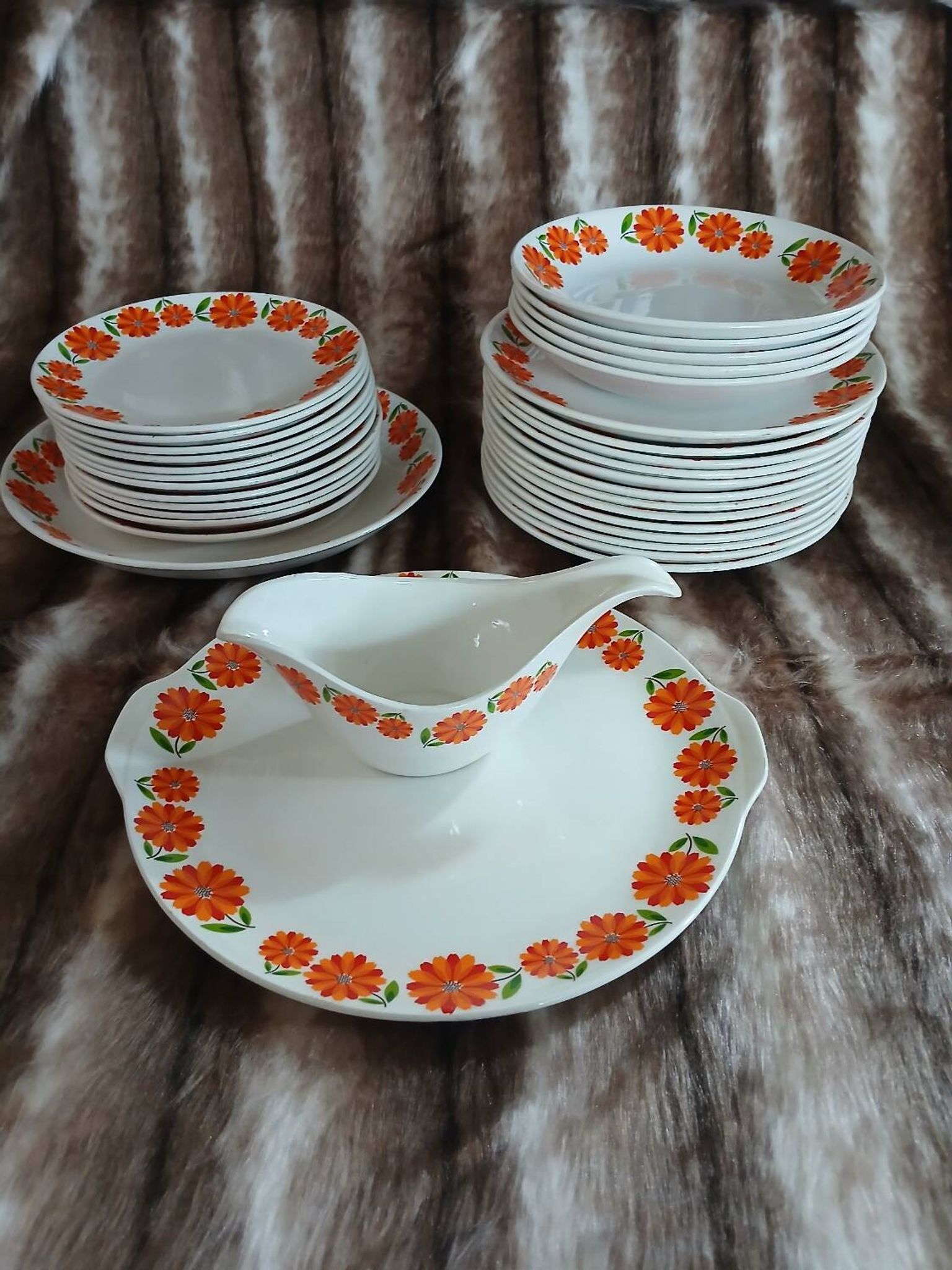 13 assiettes plates vintages Moulin des Loups