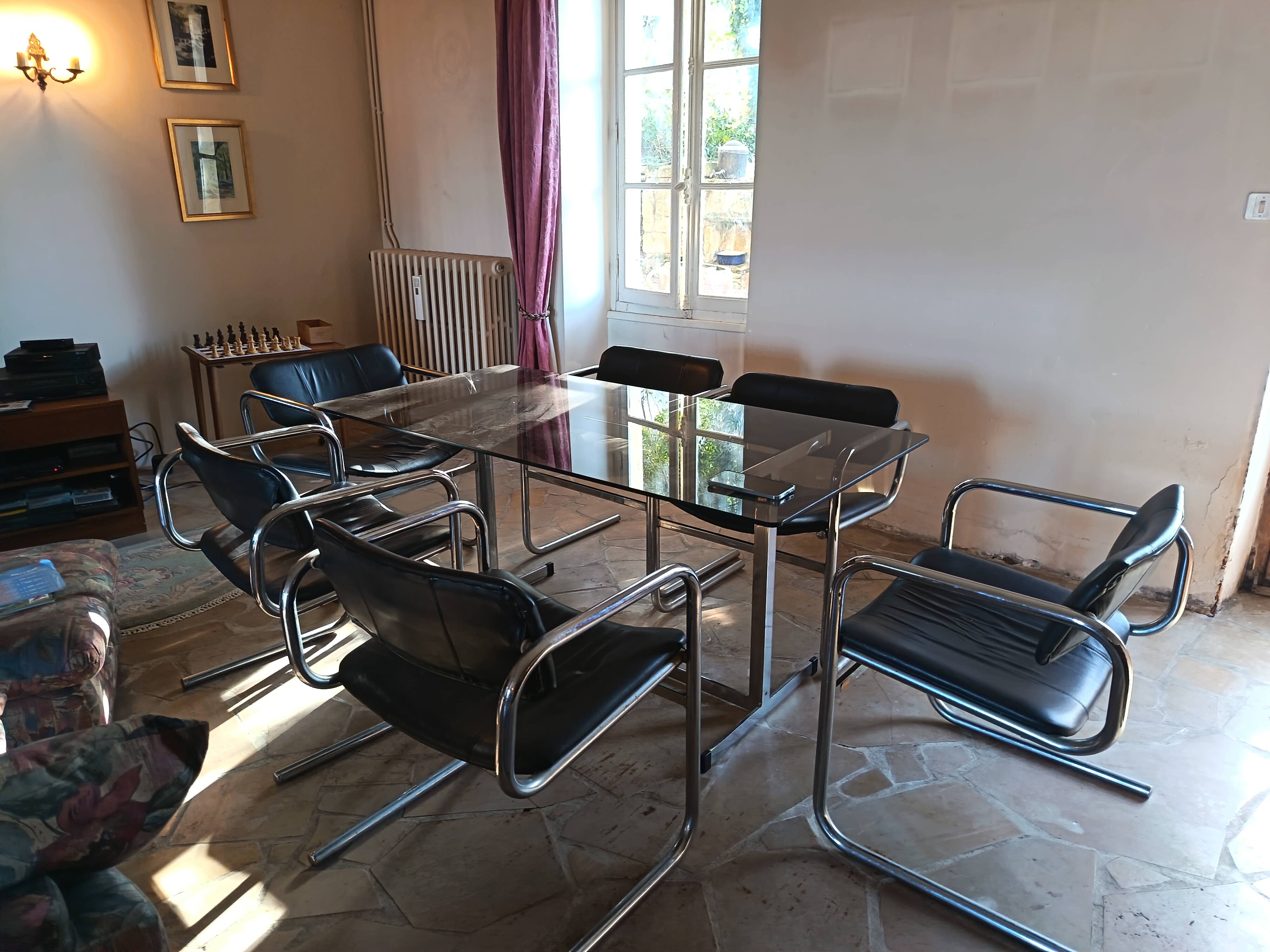 Dining table set with 6 Pieff chairs.