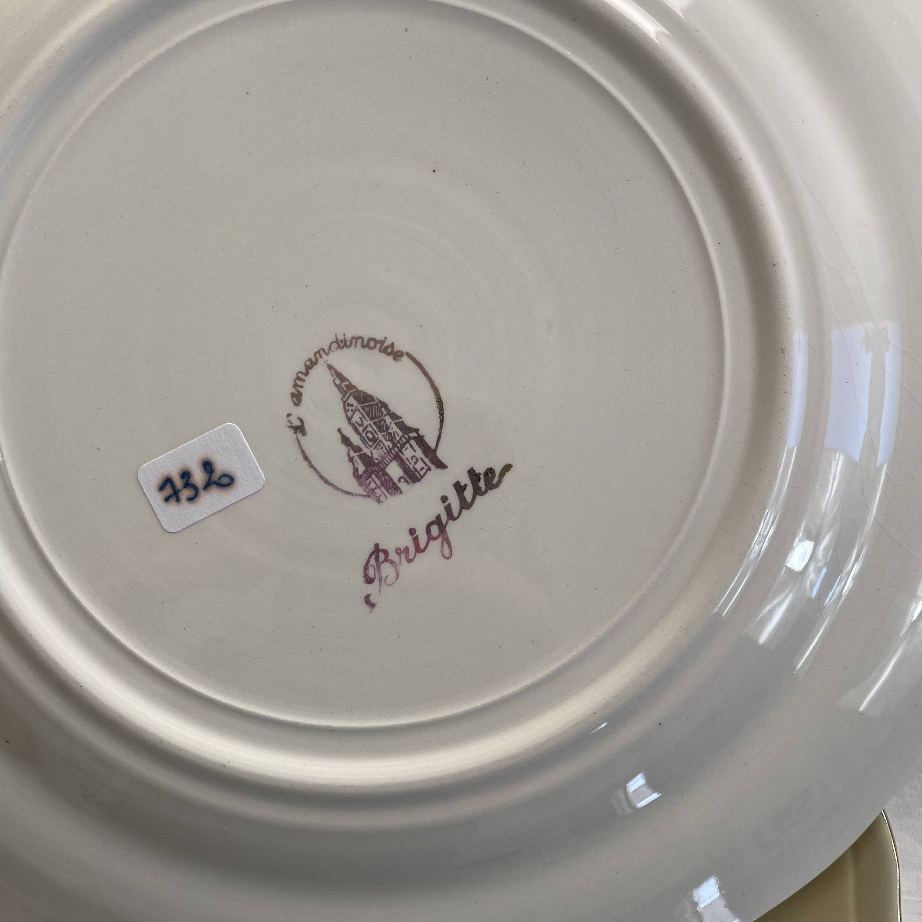 6 antique cream-coloured earthenware dinner plates with gold decoration and flowers.