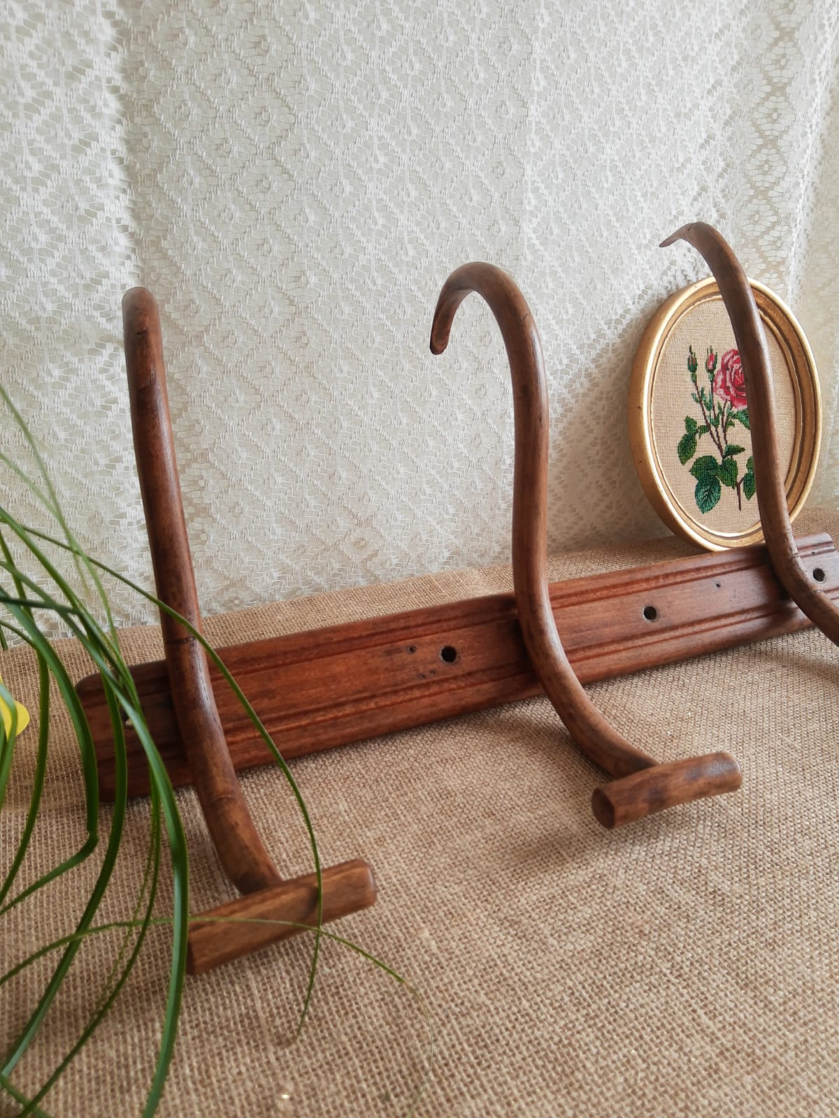 Wall coat rack