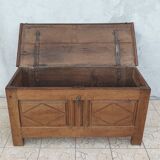 Coffre style Louis XIII en chêne, époque XXIème