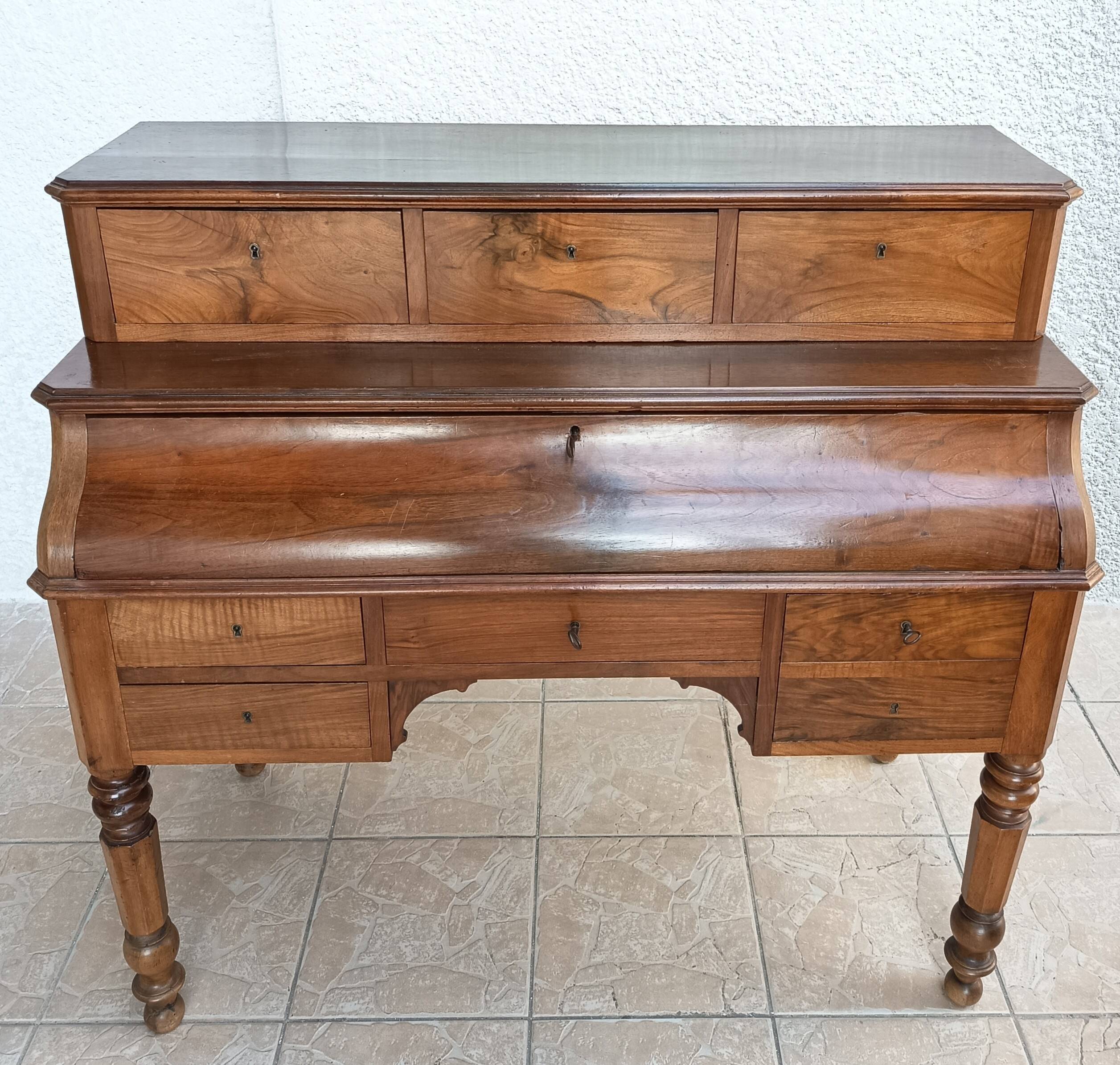 Bureau à cylindre Louis Philippe en noyer époque 19ème
