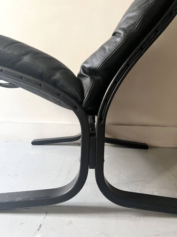 Fauteuil scandinave en cuir noir Siesta par Ingmar Relling, design 1970
