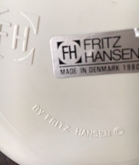 Series of 4 chairs 3107 by Arne Jacobsen edition Fritz Hansen