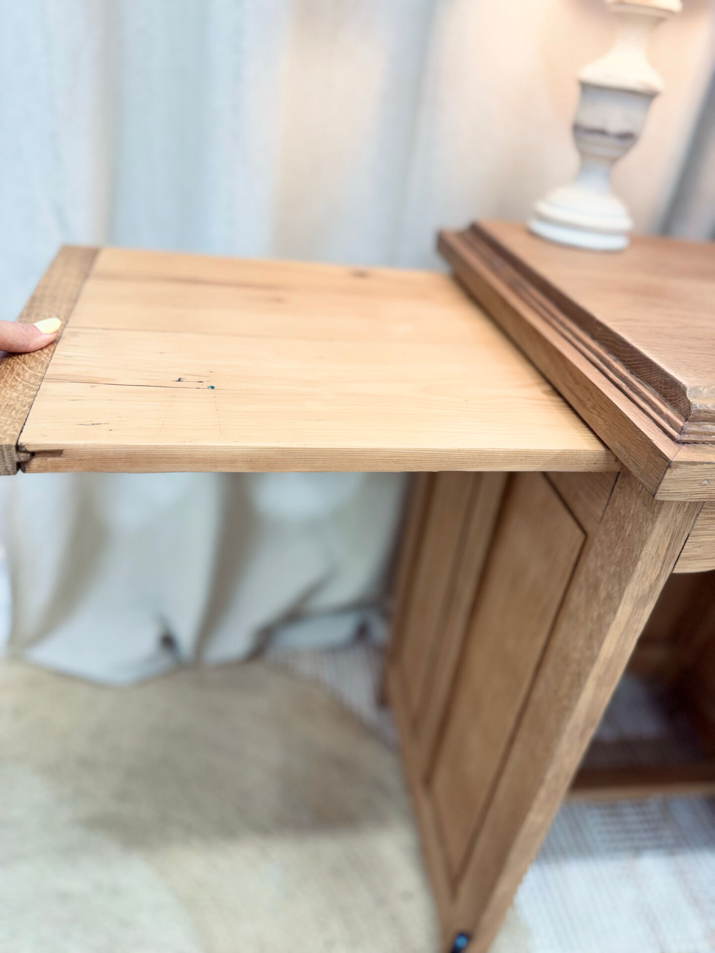 Restored antique oak desk - 4 drawers