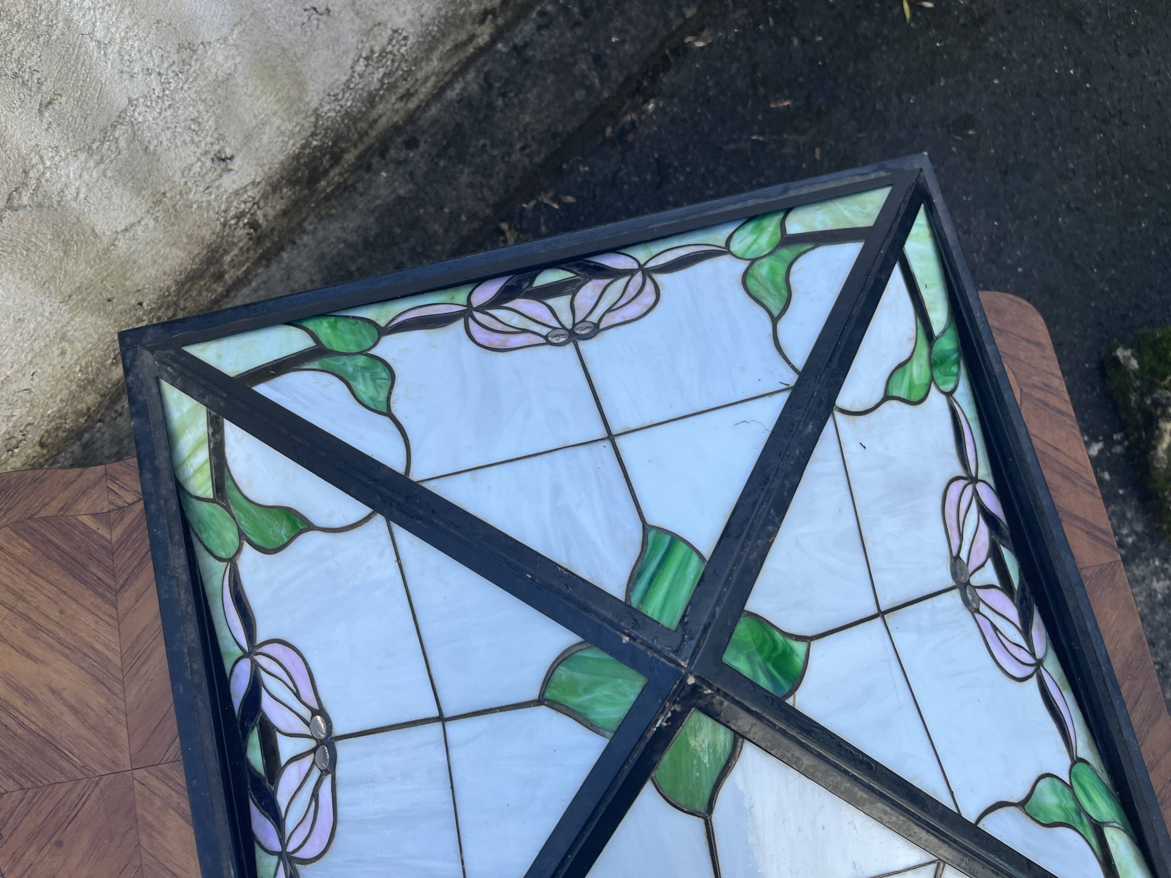 Abat-Jour Plafonnier Carré Type Tiffany – Vitraux Floraux style Art Nouveau