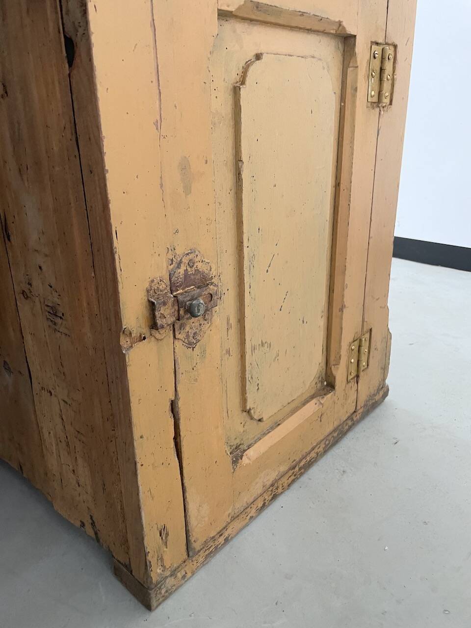 Yellow patina commercial counter from the 50s