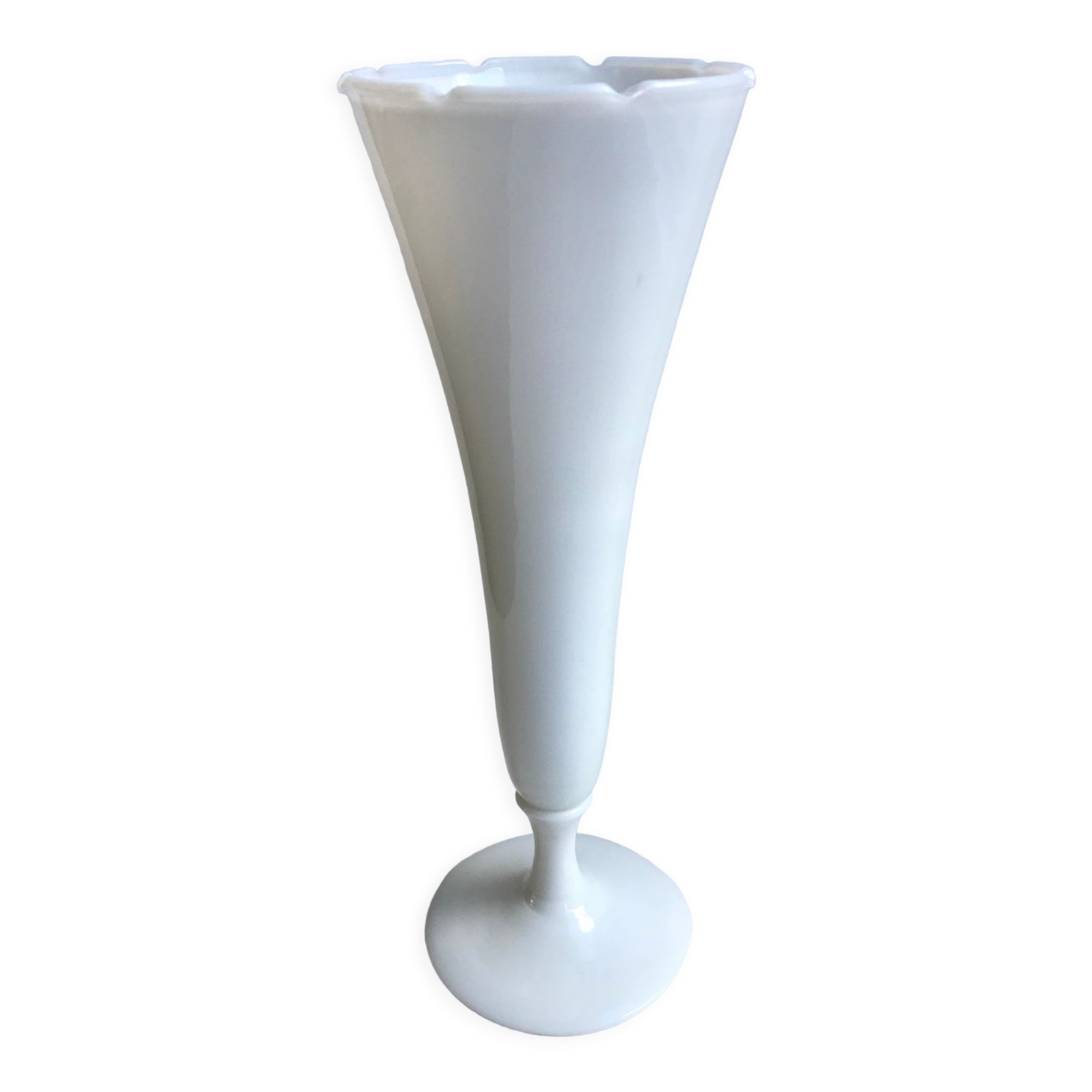 White serrated opaline vase 60s