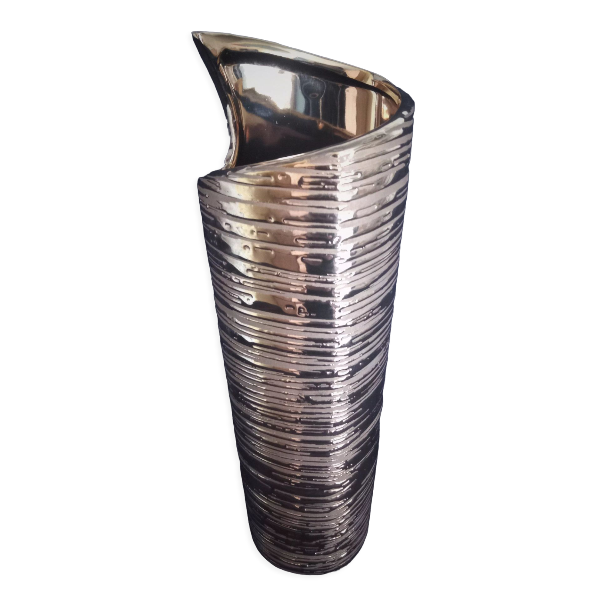 Cubist vase in gilded and ridged ceramic