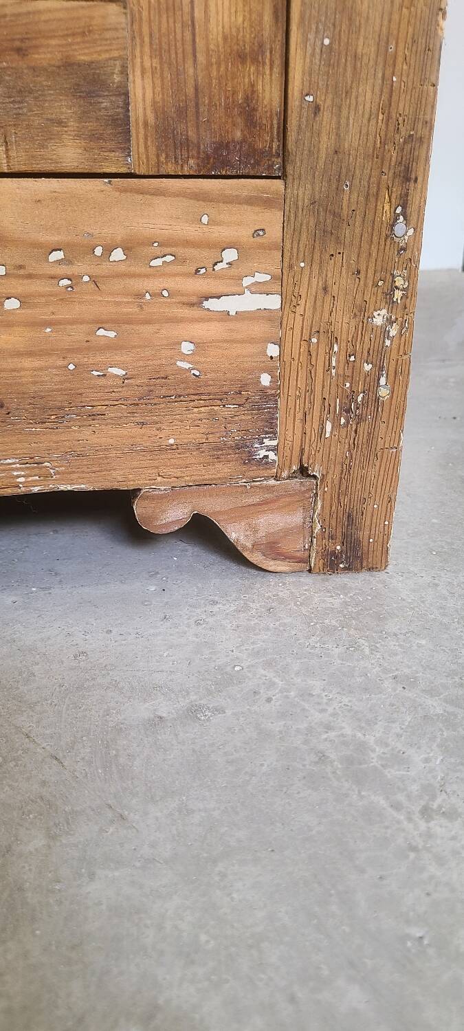 Wooden mesh linen cupboard