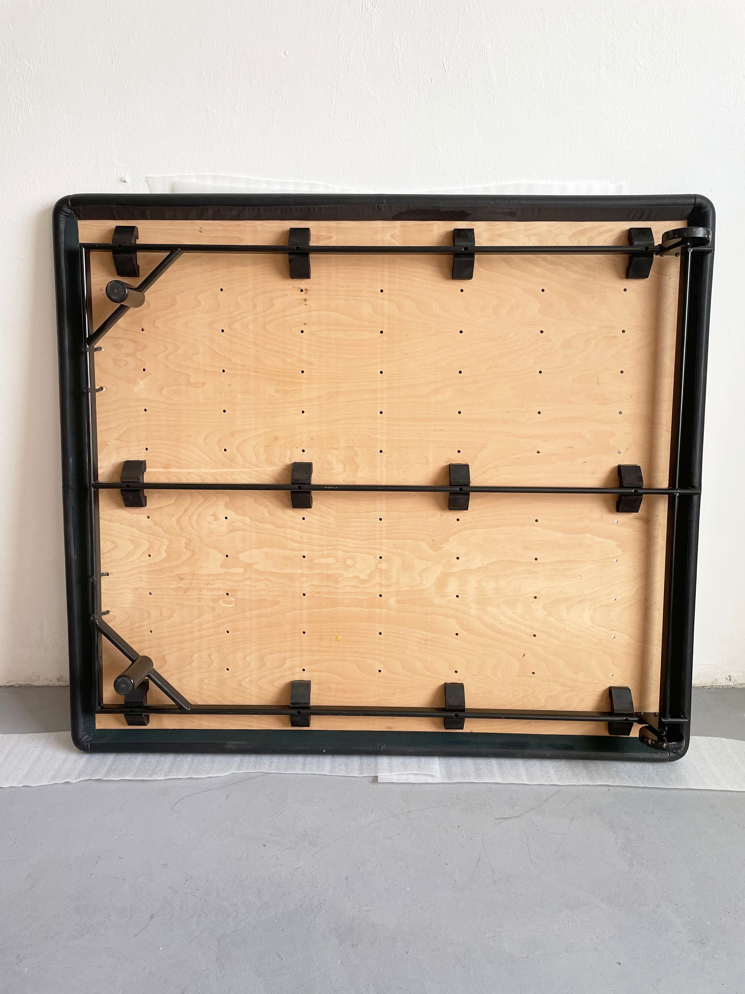 Lit 'Marlo' en cuir noir, Afra & Tobia Scarpa pour Molteni, Italie années 1980