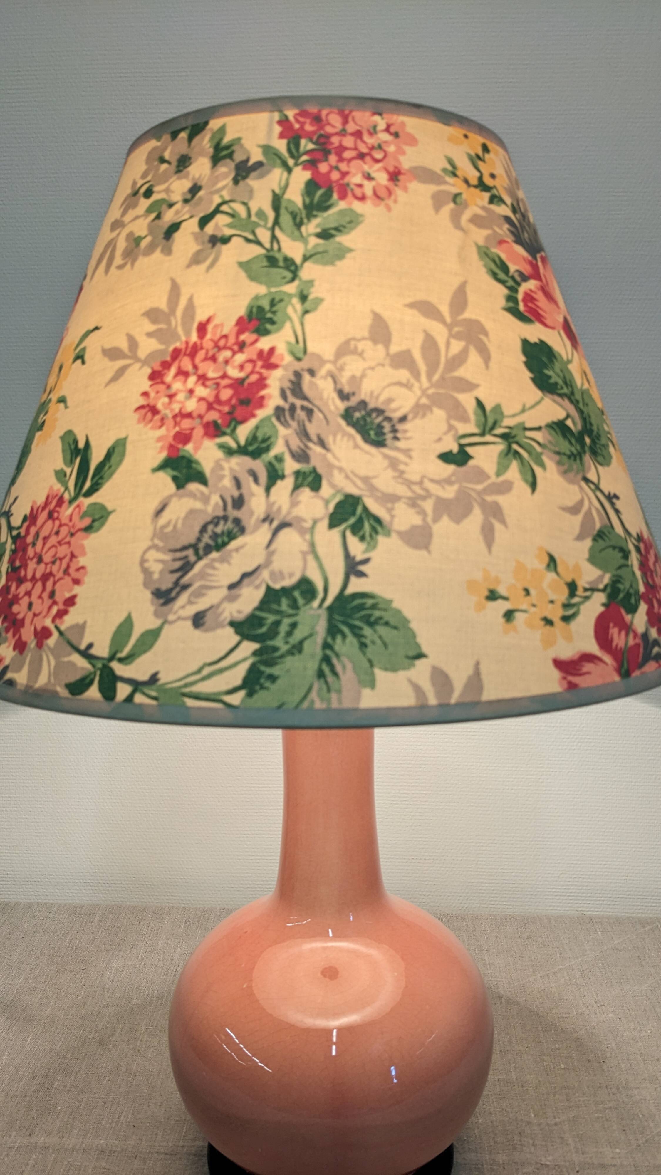 Charolles faience lamp in pink by Jacques Molin, France circa 1970.