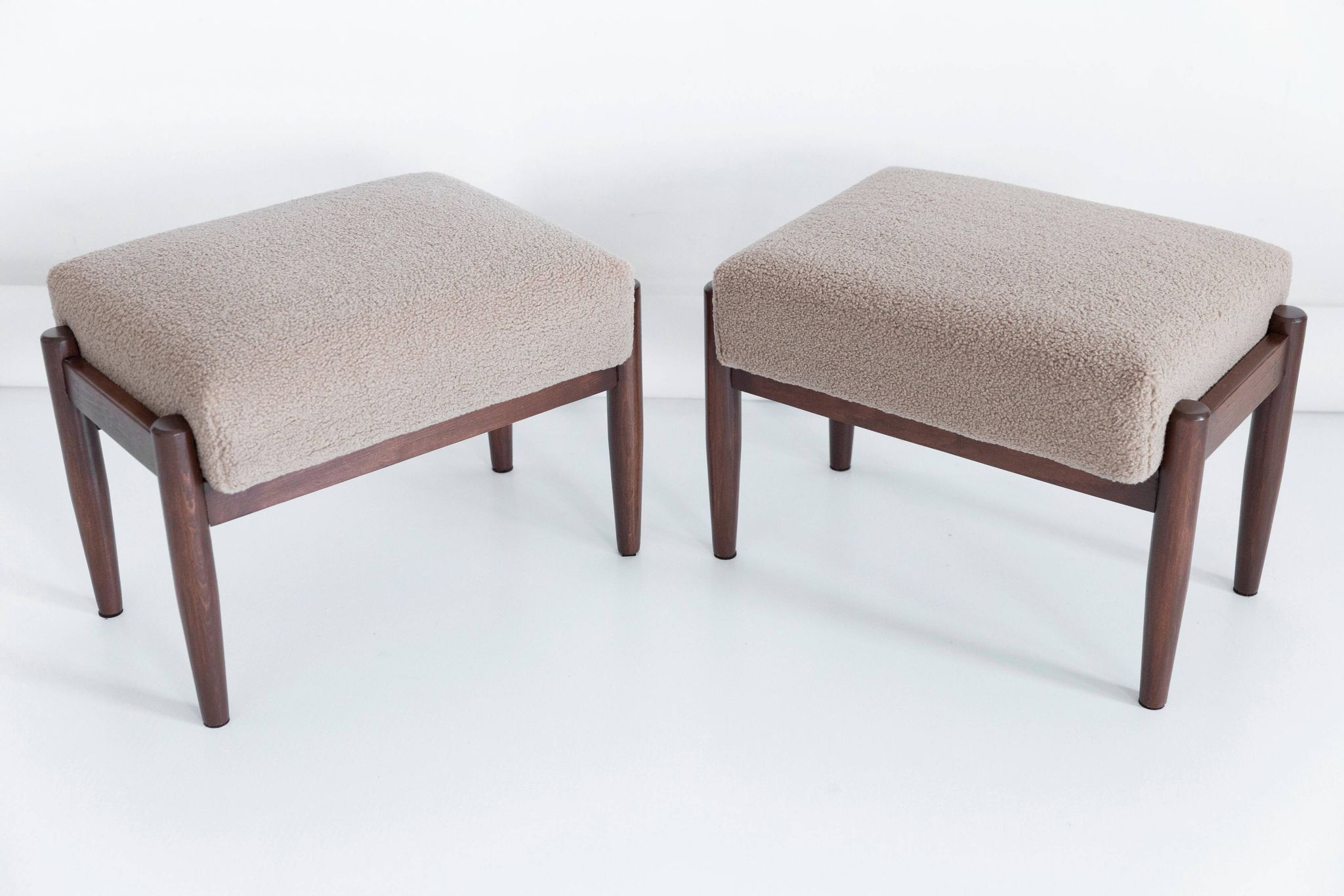 Set of two vintage camel bouclé stools, Edmund Homa, 1960s.