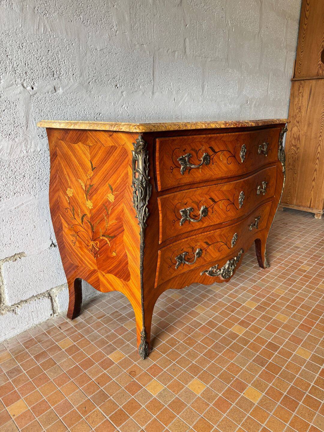 Commode marquetée Louis XV