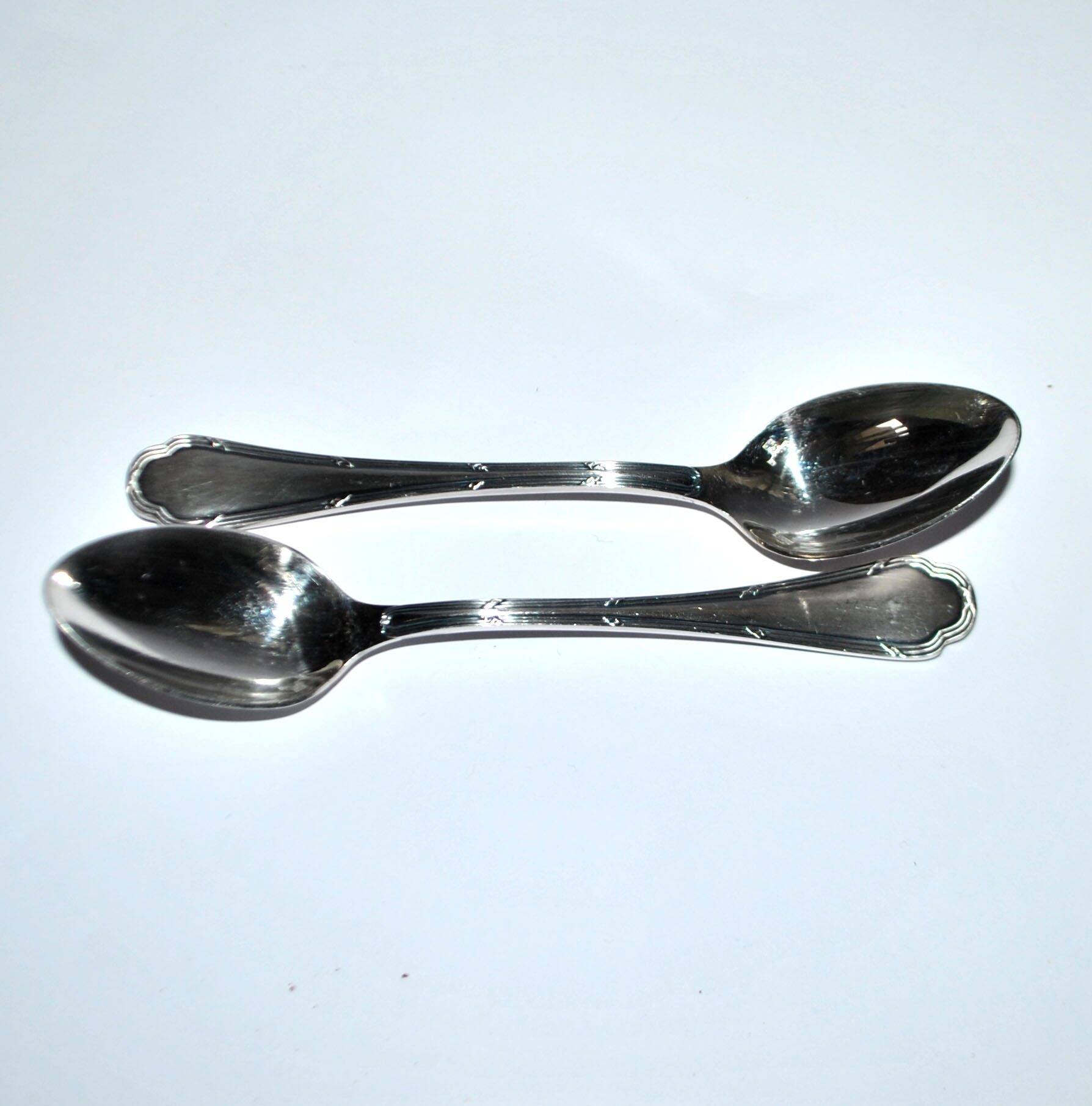 Ercuis set of 2 Trianon silver-plated dessert spoons with crossed ribbon, 15 cm