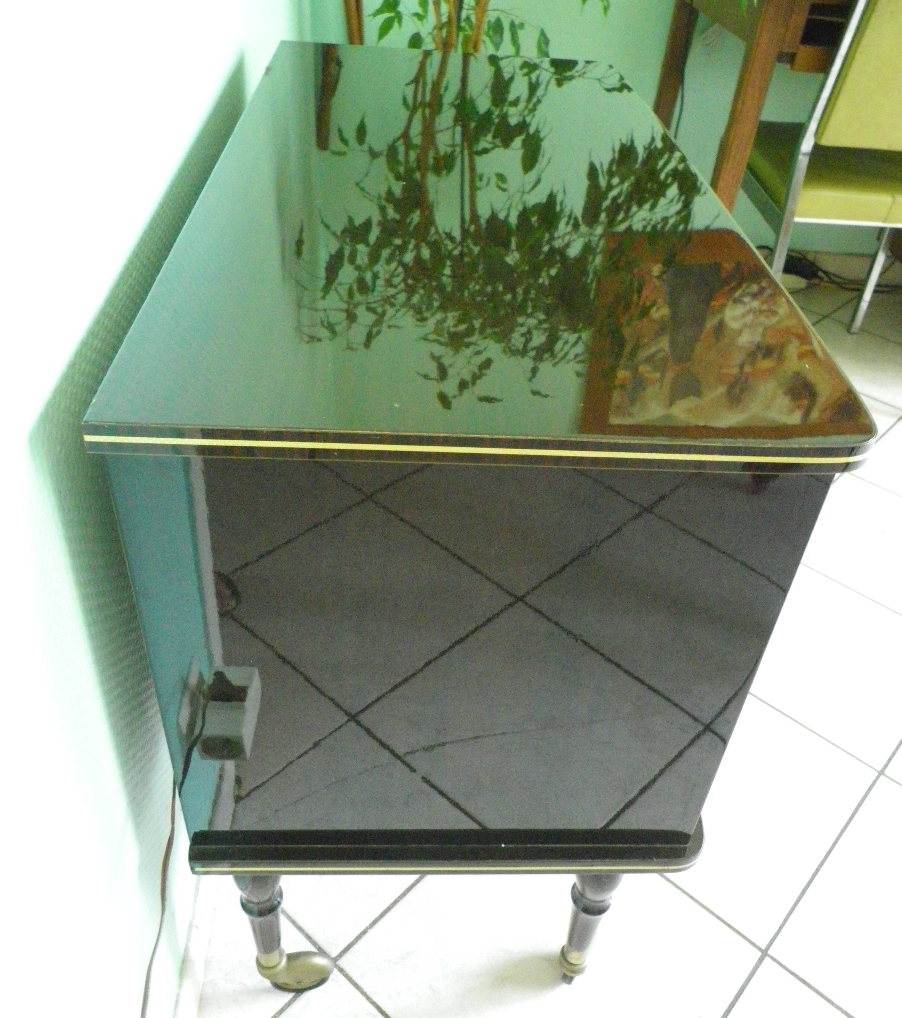 Meuble bar lumineux, corpus en bois laqué 1960/1970