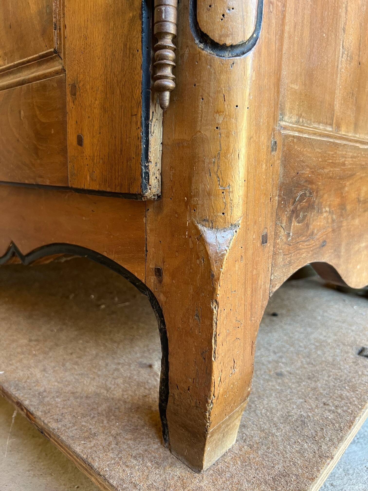 19th century Dauphinois sideboard in cherry wood, 2-part sideboard
