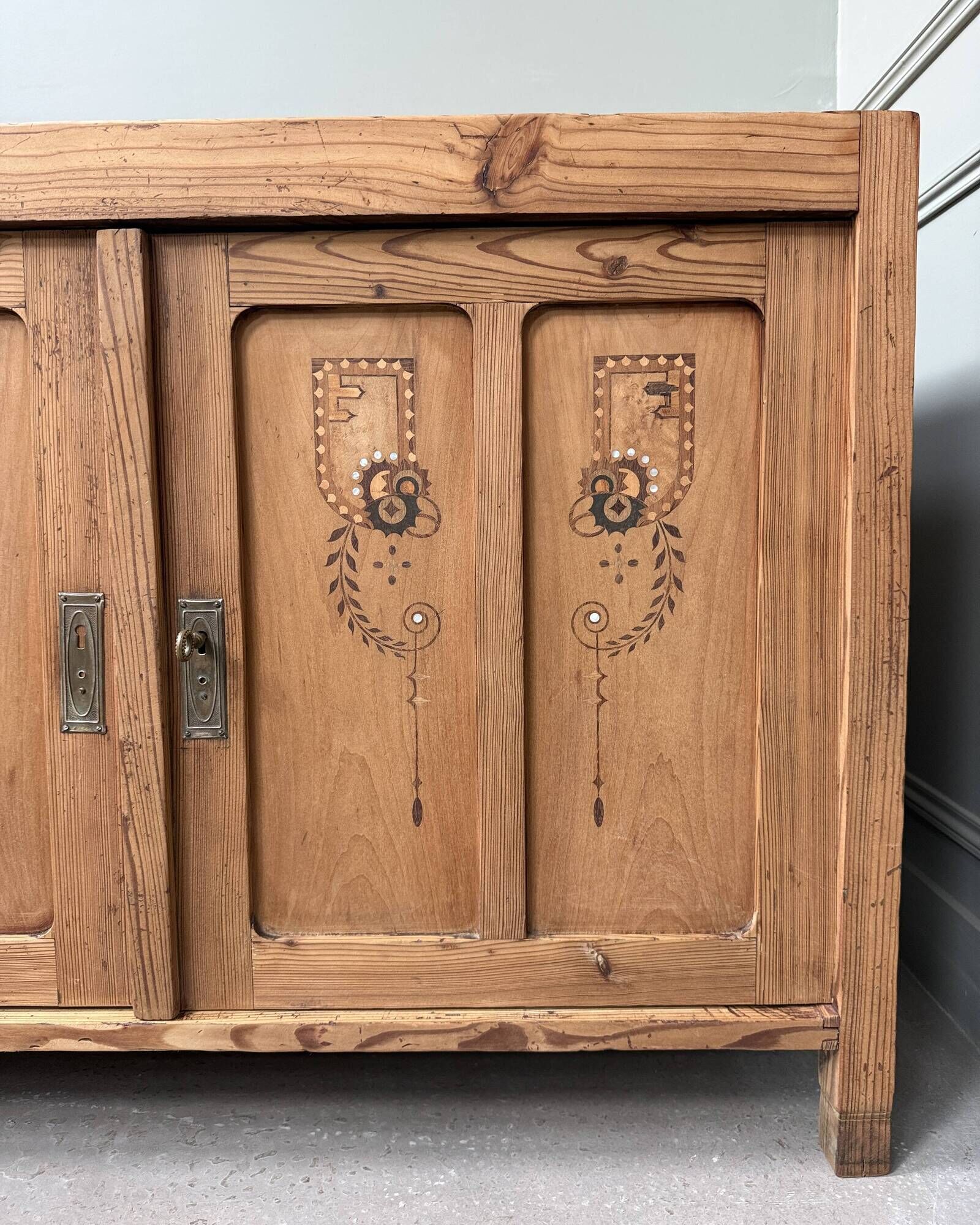 Buffet Art Nouveau tchèque