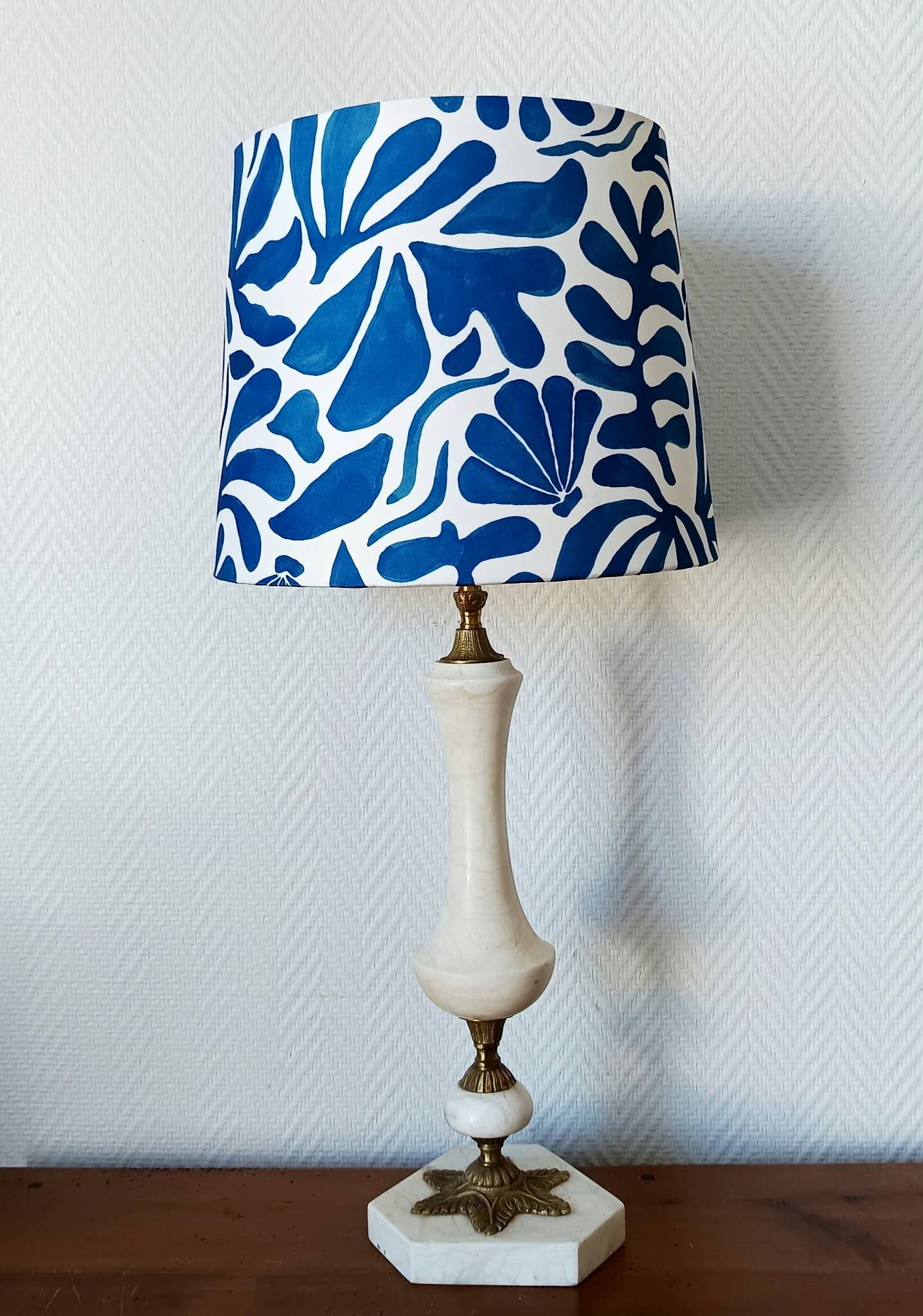 Alabaster lamp with gilding and seashells
