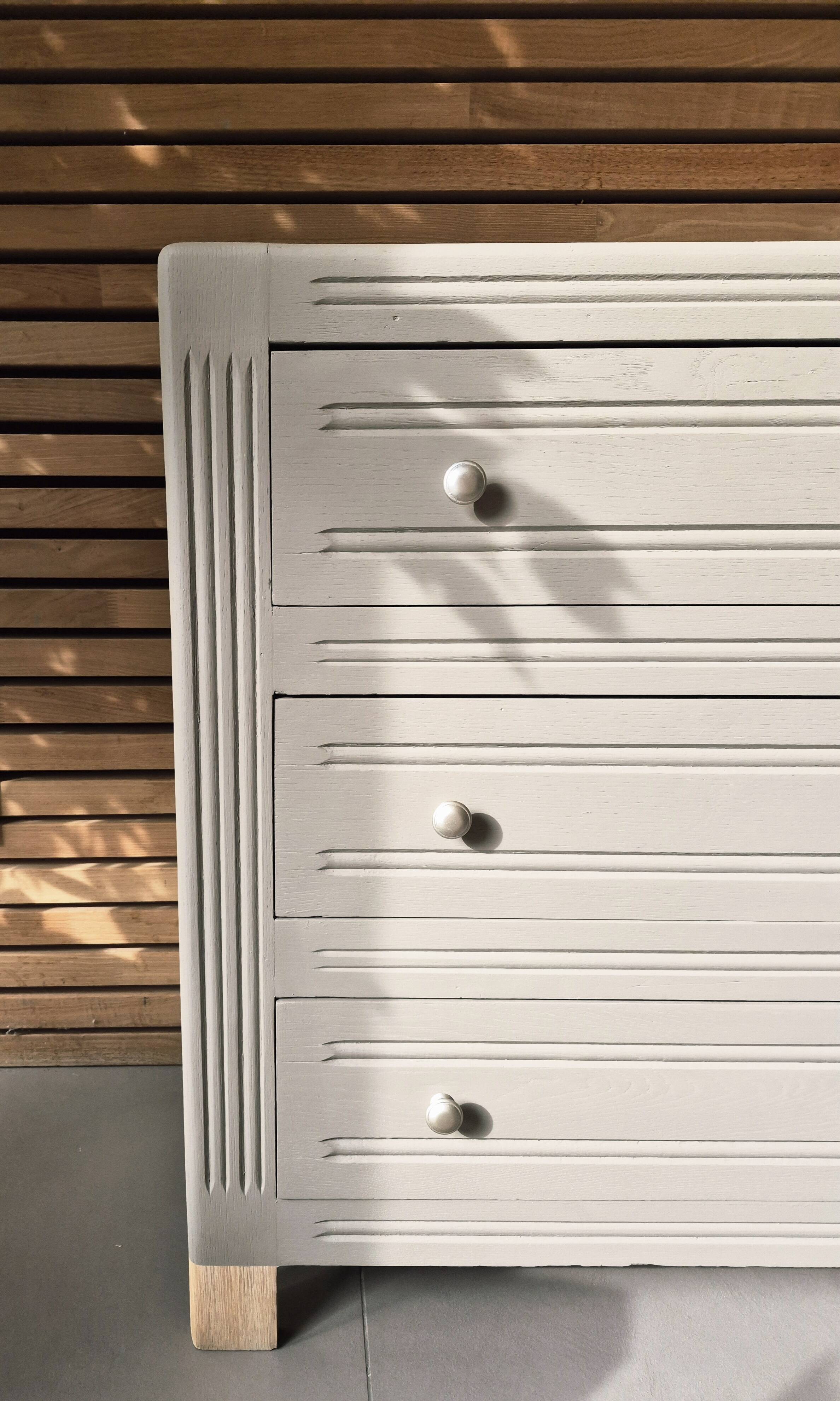 Art Deco chest of drawers