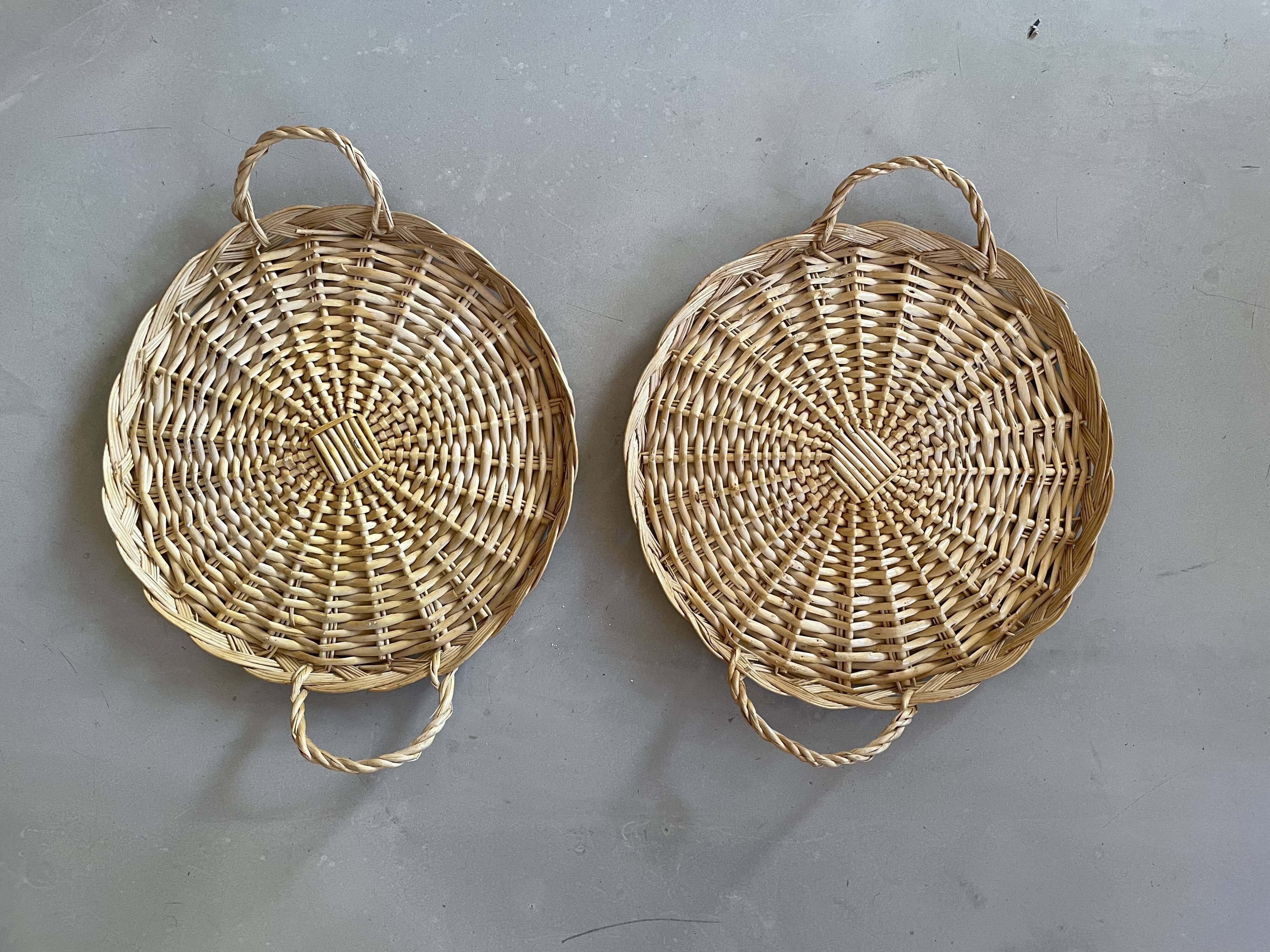 Set of 2 wicker trays