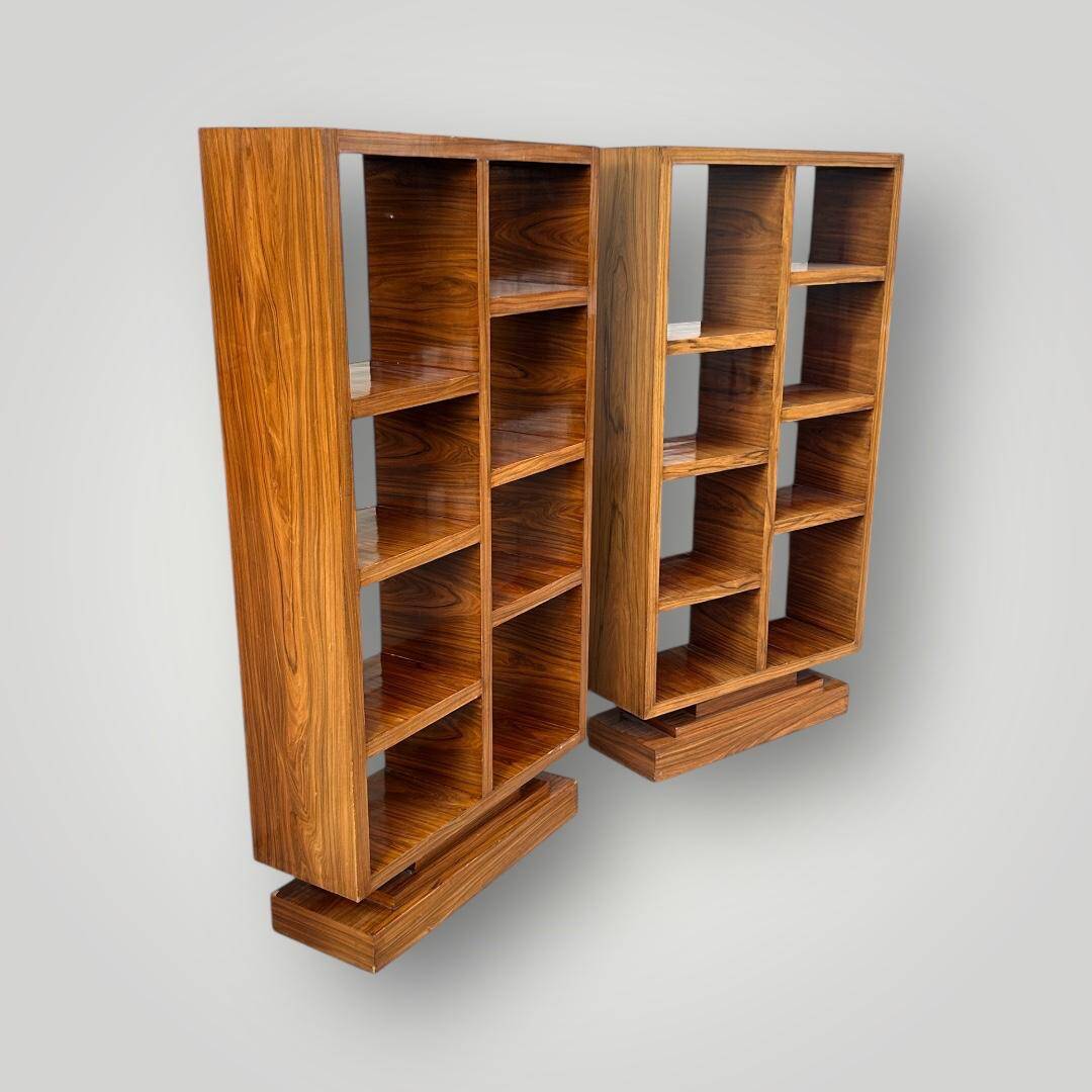 Pair of Art Deco style bookshelves in rosewood veneer - é