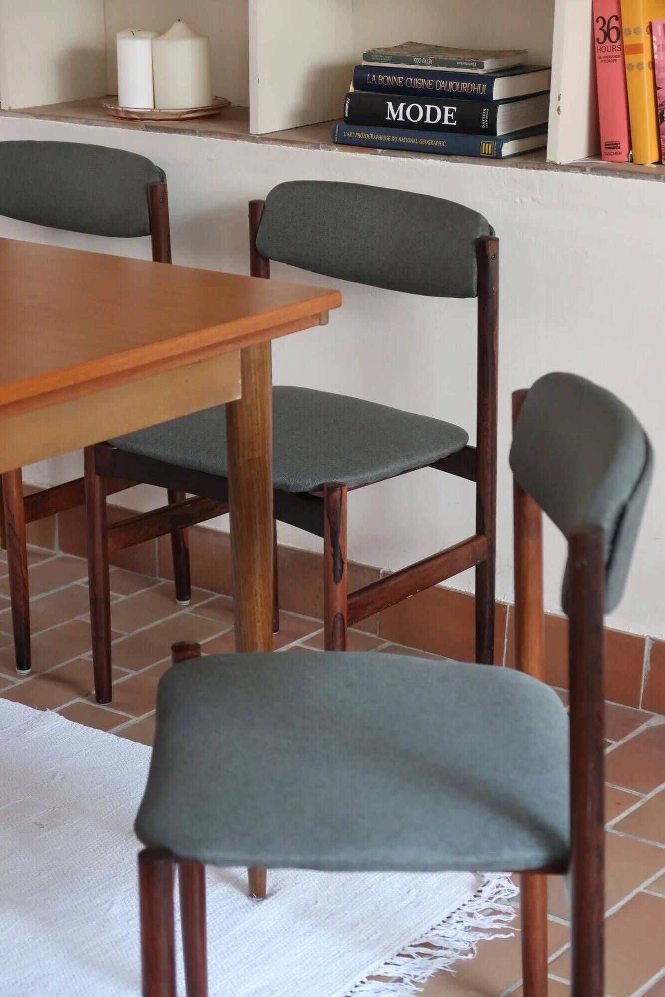 6 Scandinavian chairs in rosewood, with green-grey seats.