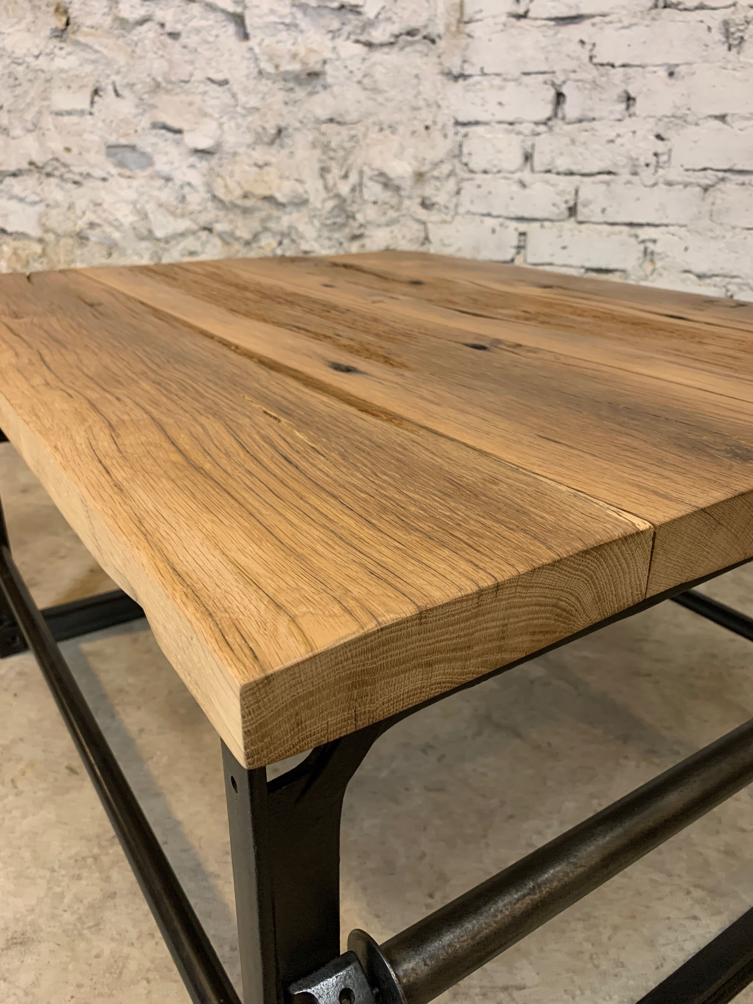 Oak coffee table and machine foot tool singer simanco 1920