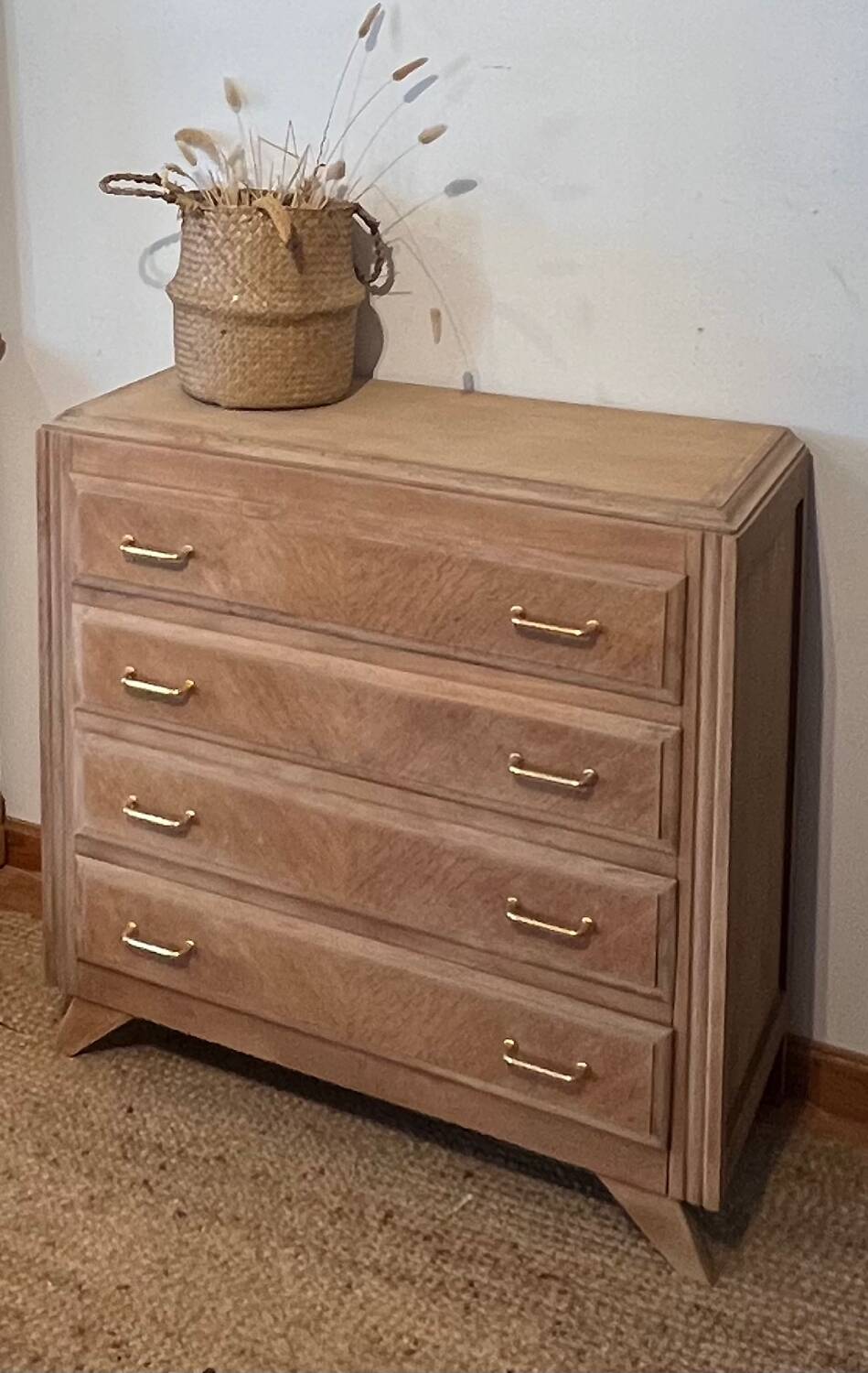 Vintage oak commode with tapered legs.