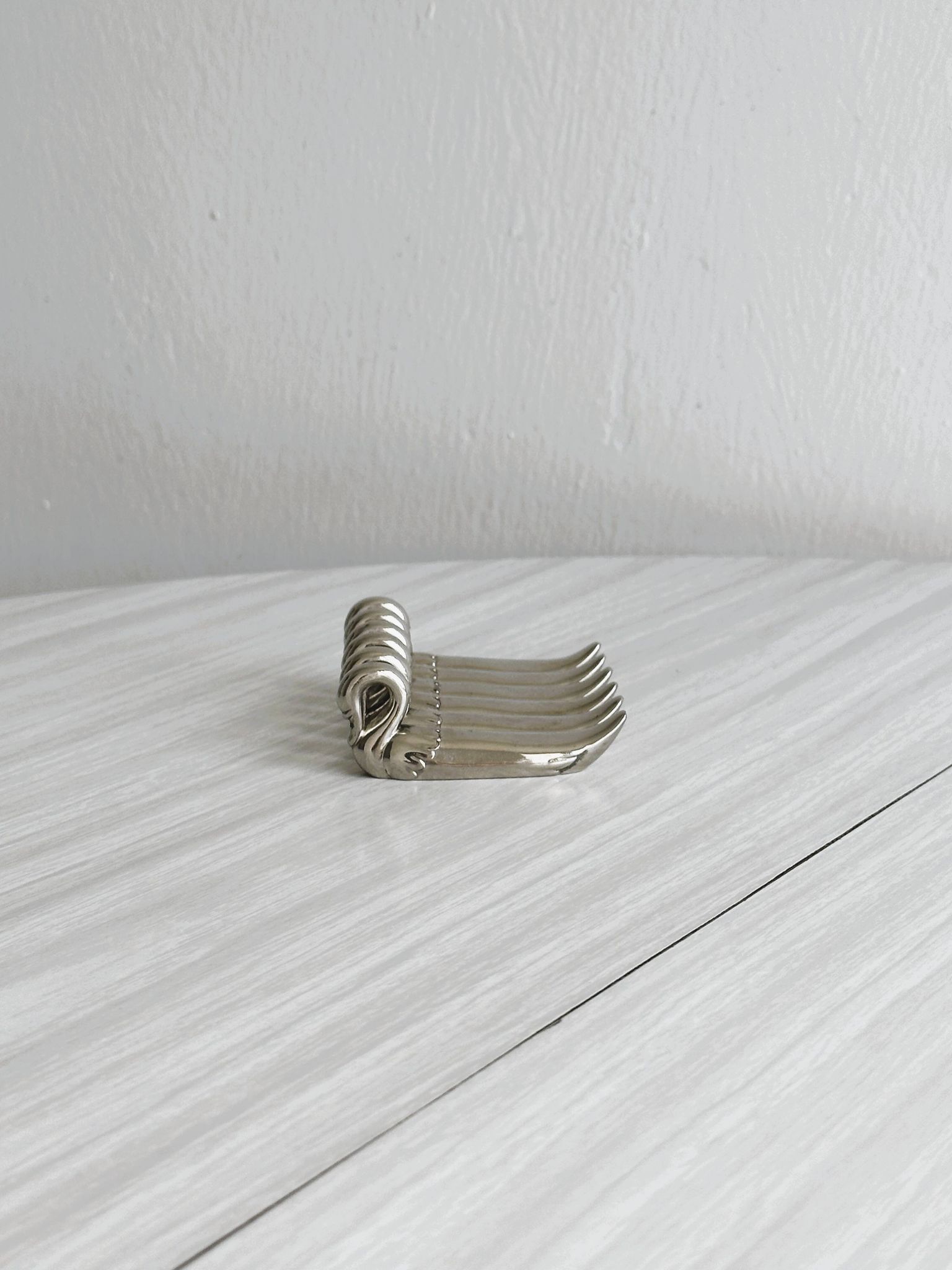 set of 6 silver metal swan-shaped knife holders