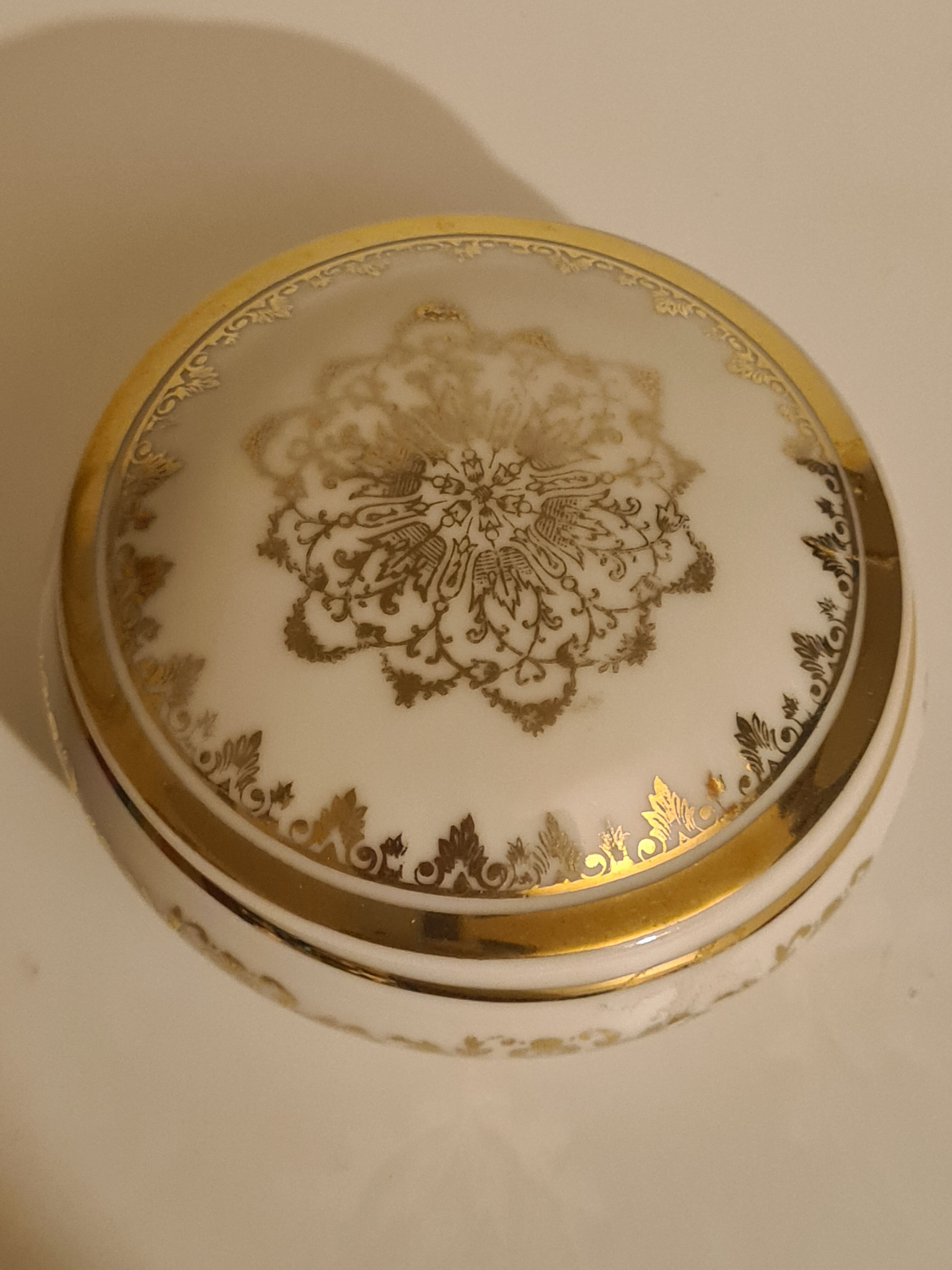 Porcelain bonbonnière PF white and gold