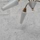 Lustre en laiton et opaline blanche