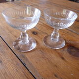 Ensemble de 2 verres à pieds anciens  pour liqueur