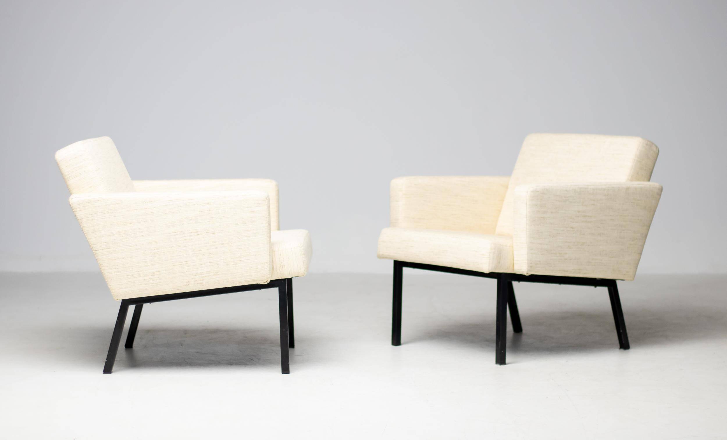 Pair of cream wool lounge chairs Martin Visser SZ48