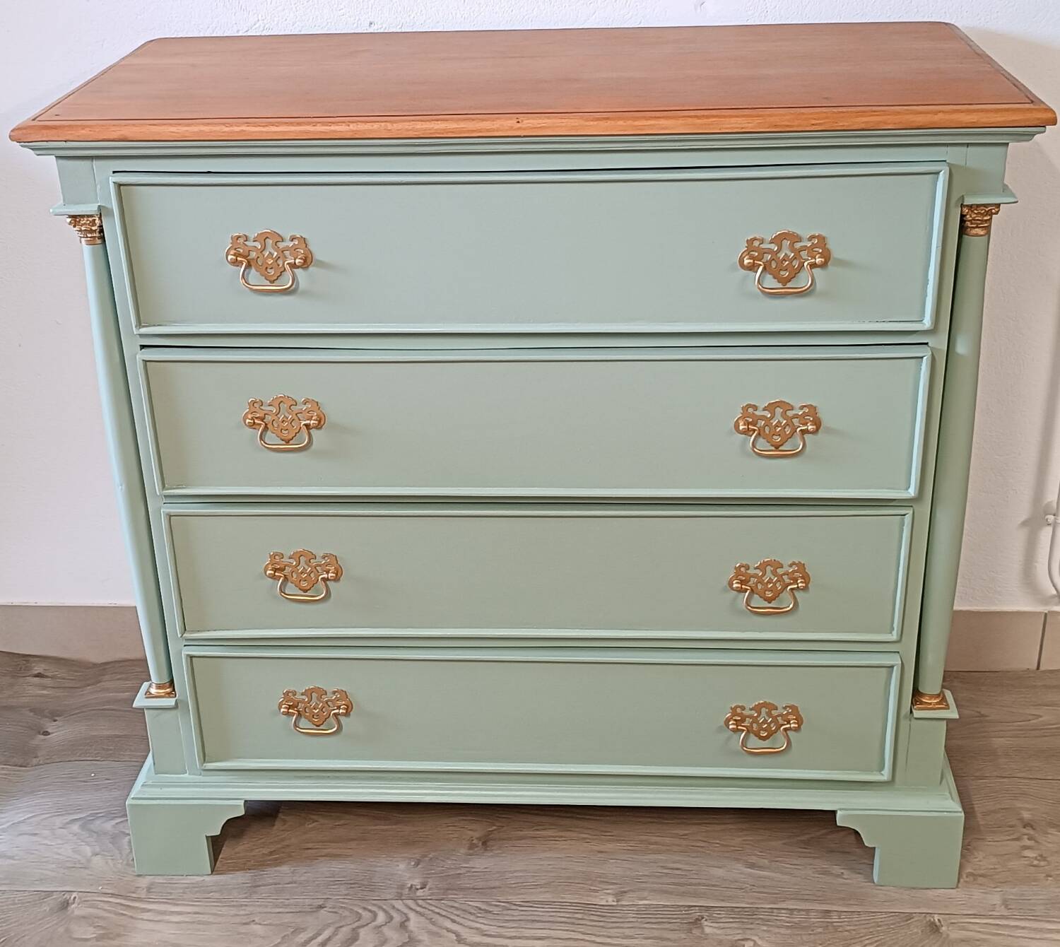 Stylish chest of drawers