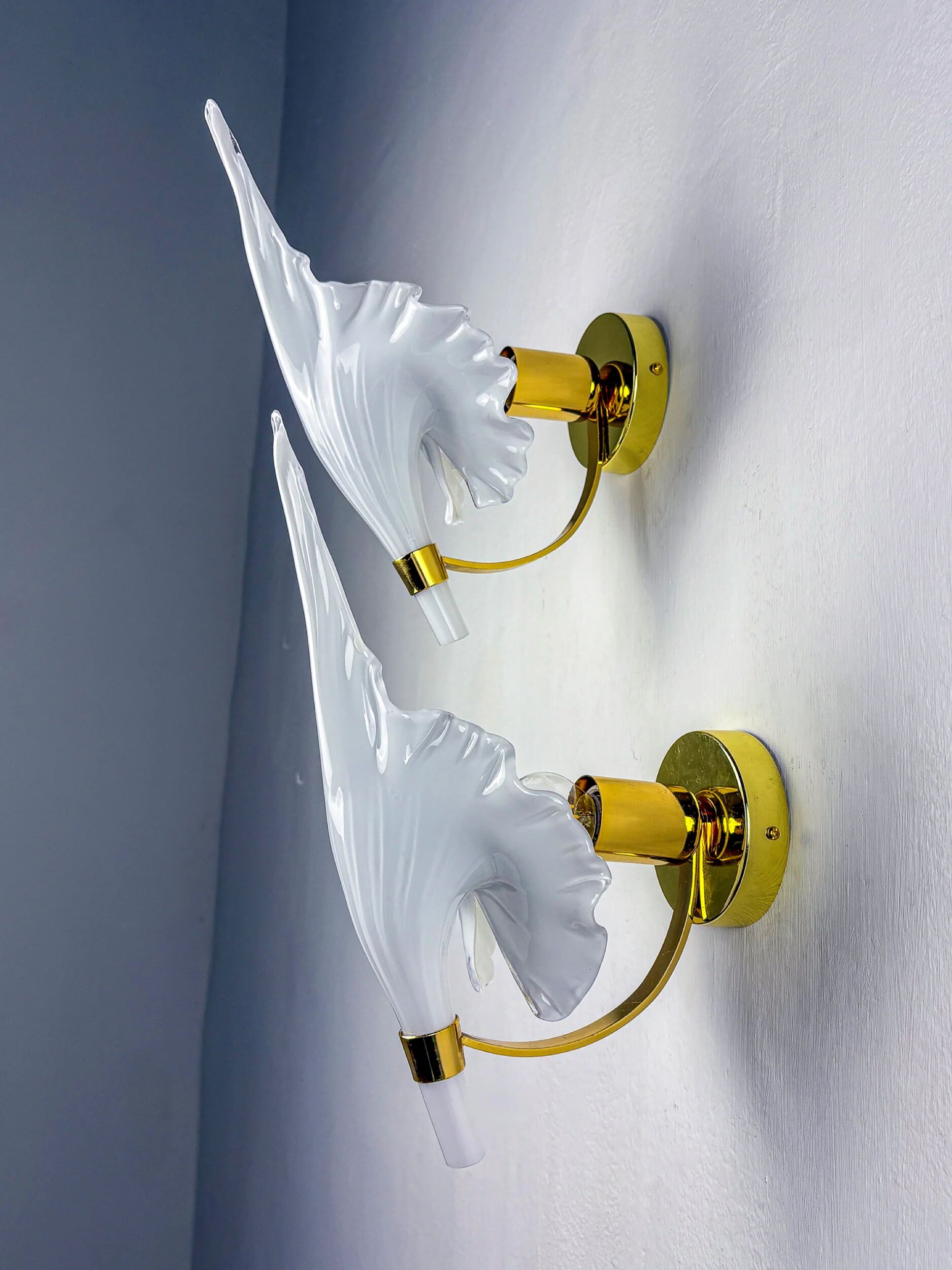 Pair of "Calla Lily" leaf-shaped wall sconces, Murano glass & gilt brass, circa 1970s, Italy