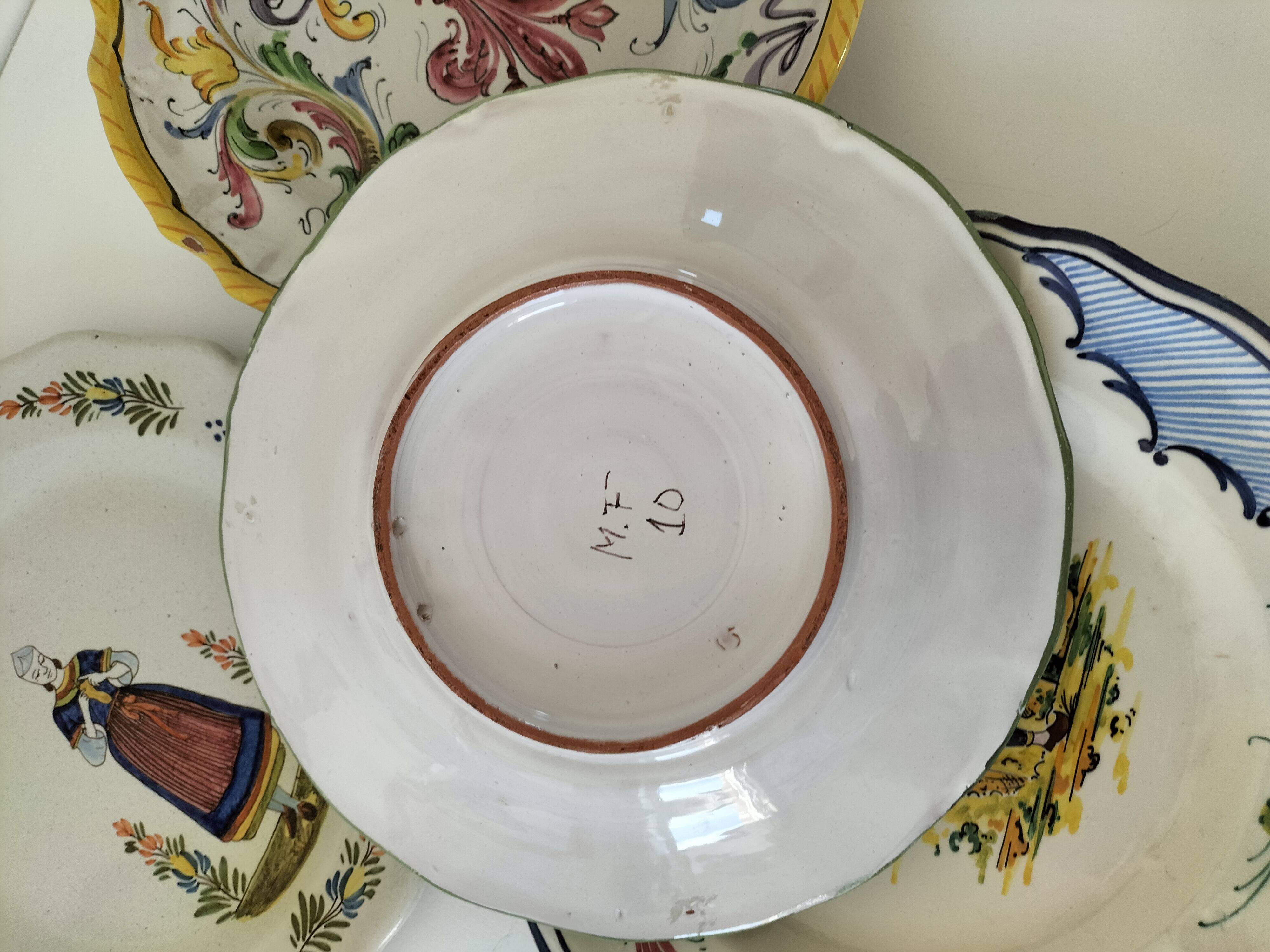 4 hand-painted earthenware plates in a holiday home style