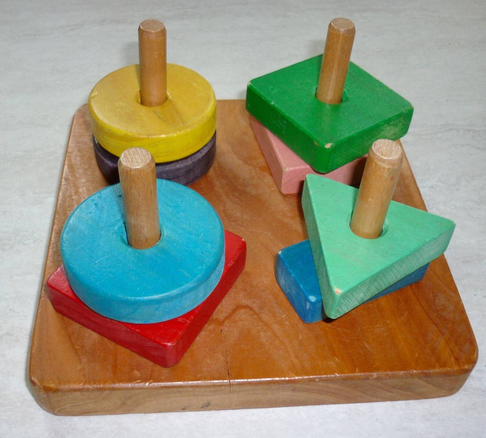 Jeu en bois empilements de formes géométriques
