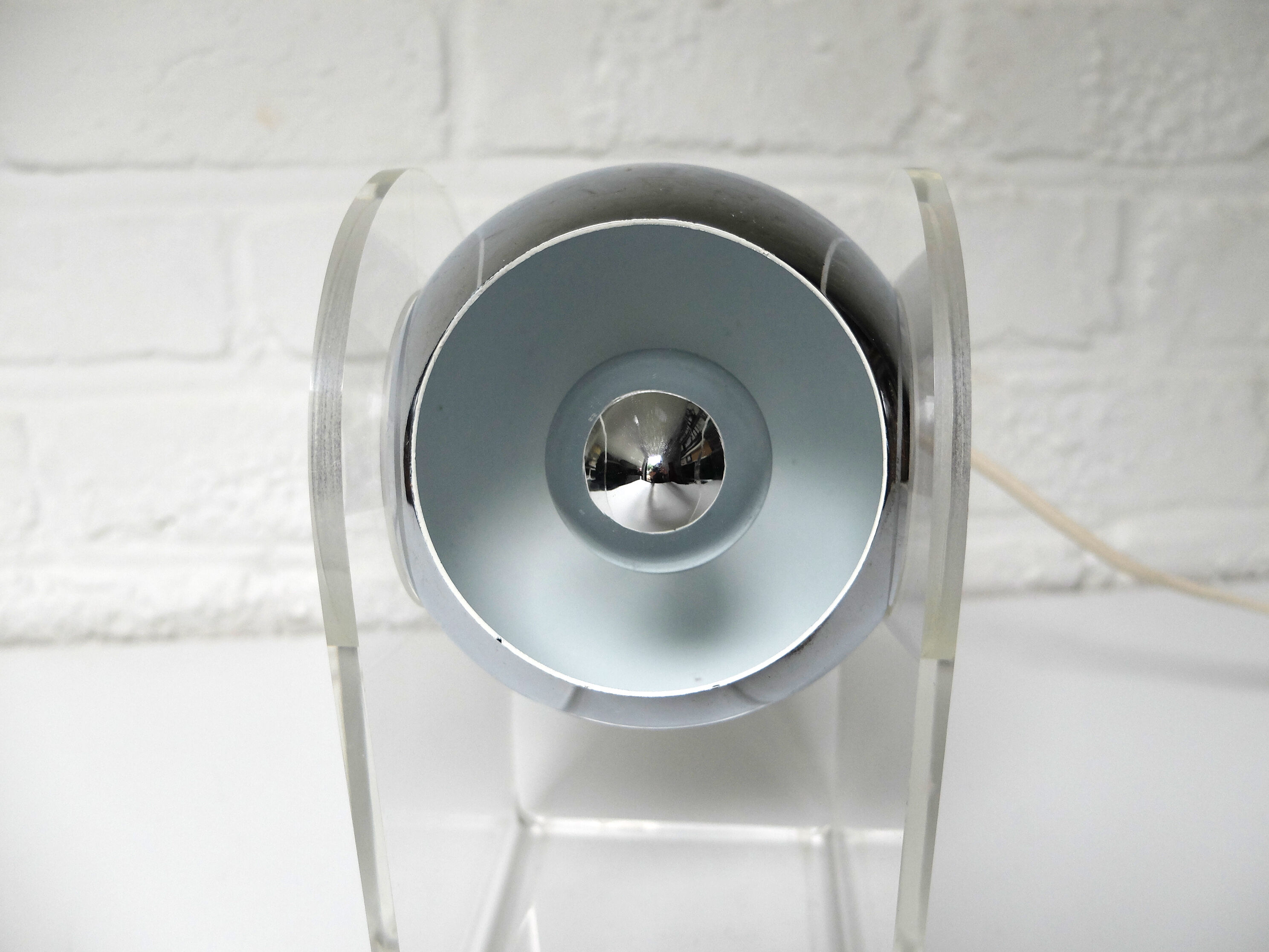 Space age sphere plexiglass table lamp, 1960/70