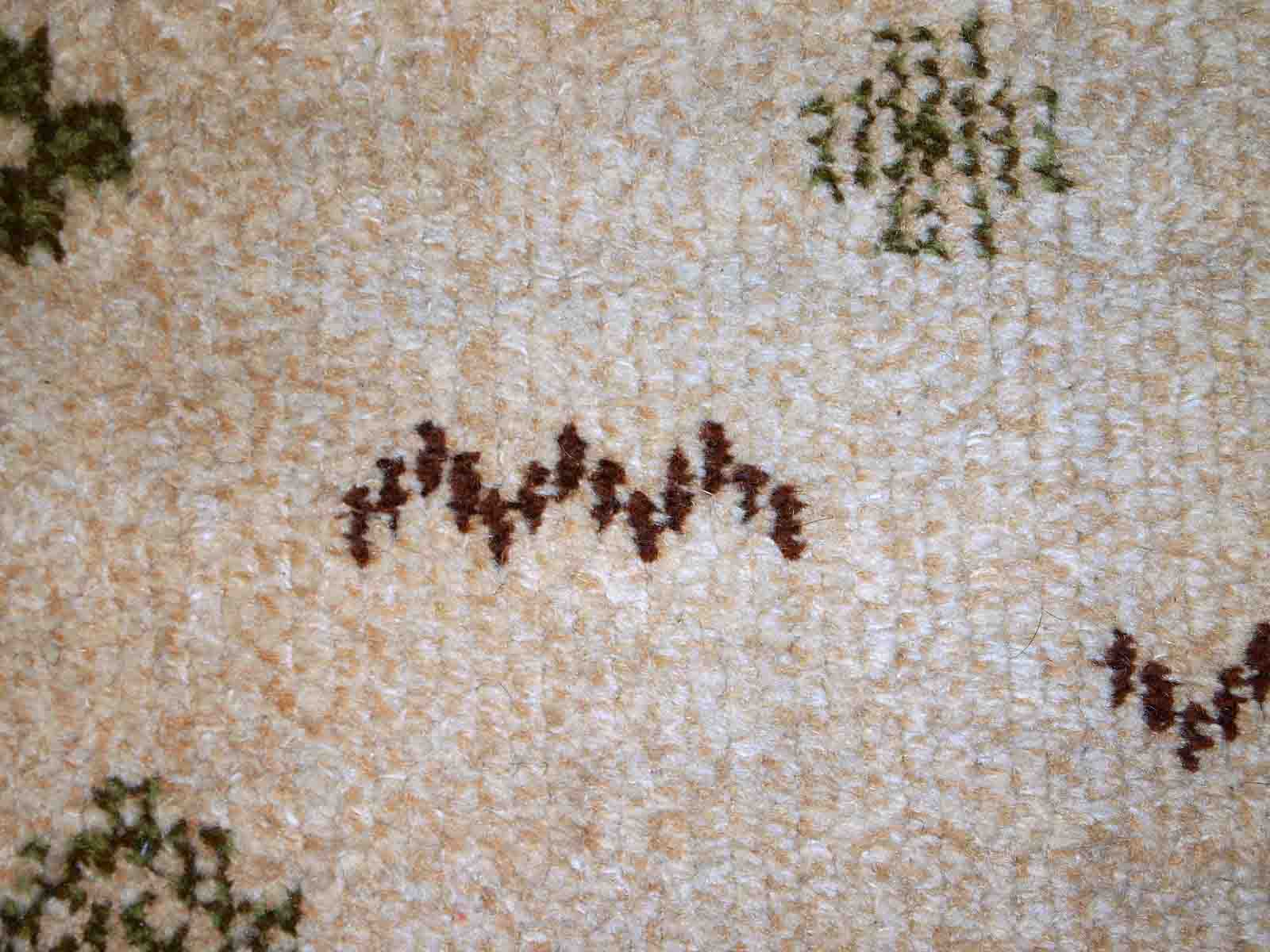 Vintage Moroccan carpet Berber rug style 2.3' x 4.7' (71cm x 145cm) 1970s, 1C758