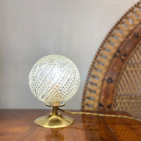 Pearl glass globe lamp