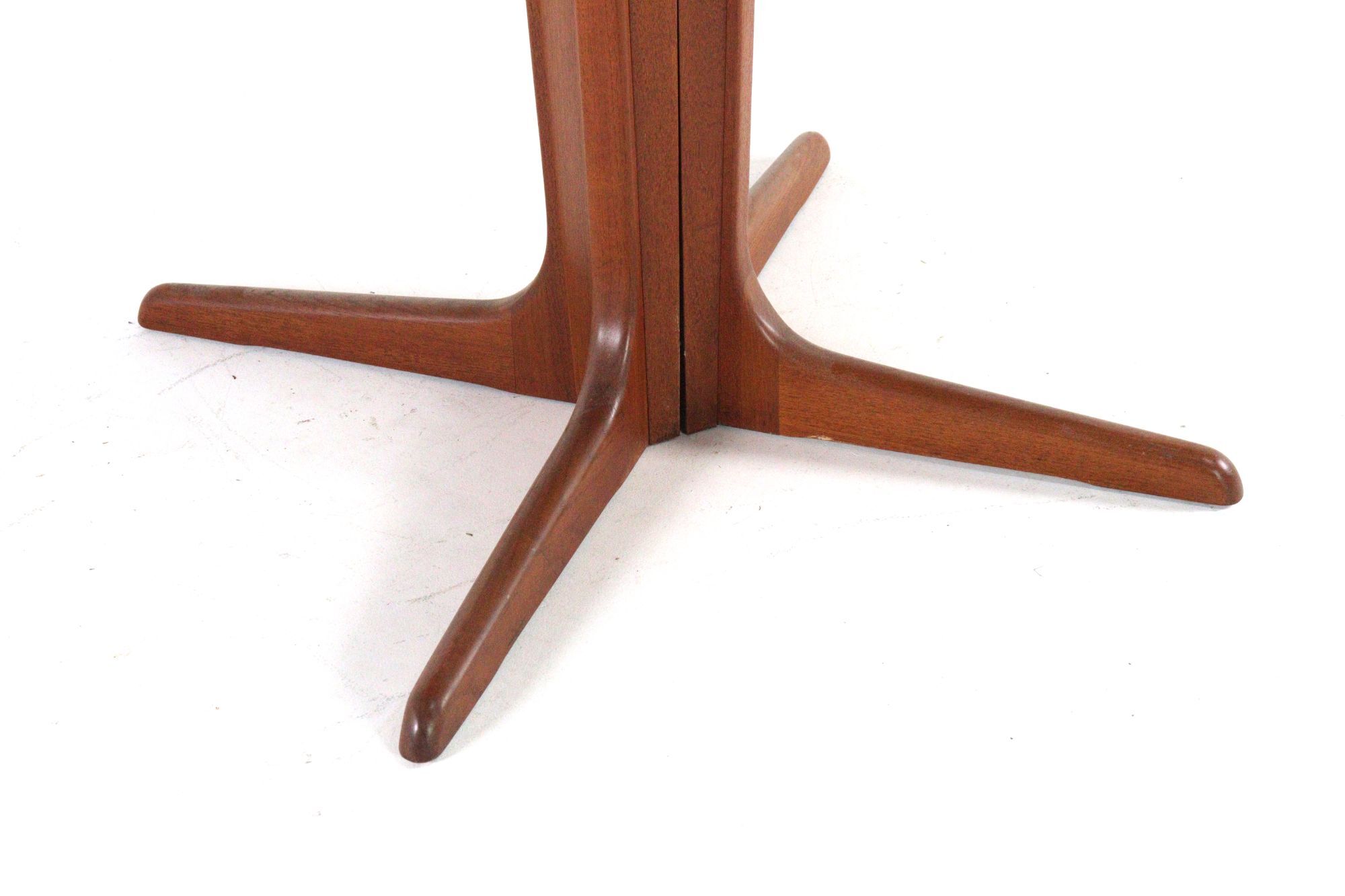 Round extendable teak dining table vintage - danish design
