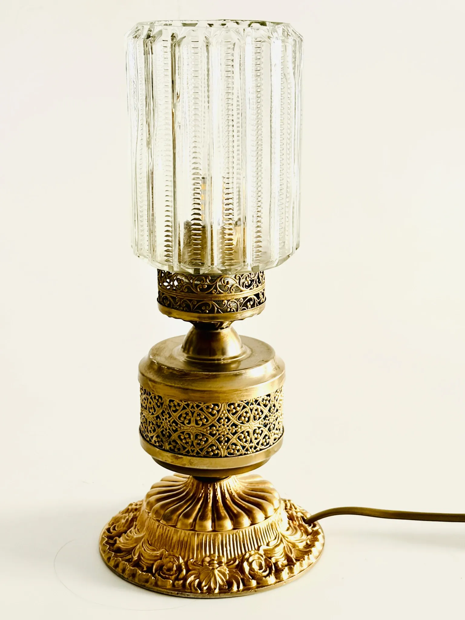 Lampe en bronze et cristal taillé de style victorien