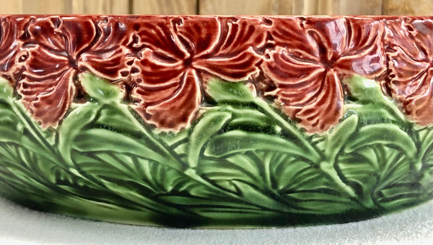 Salad bowl fruit bowl with carnations slurry Sarreguemines XIX