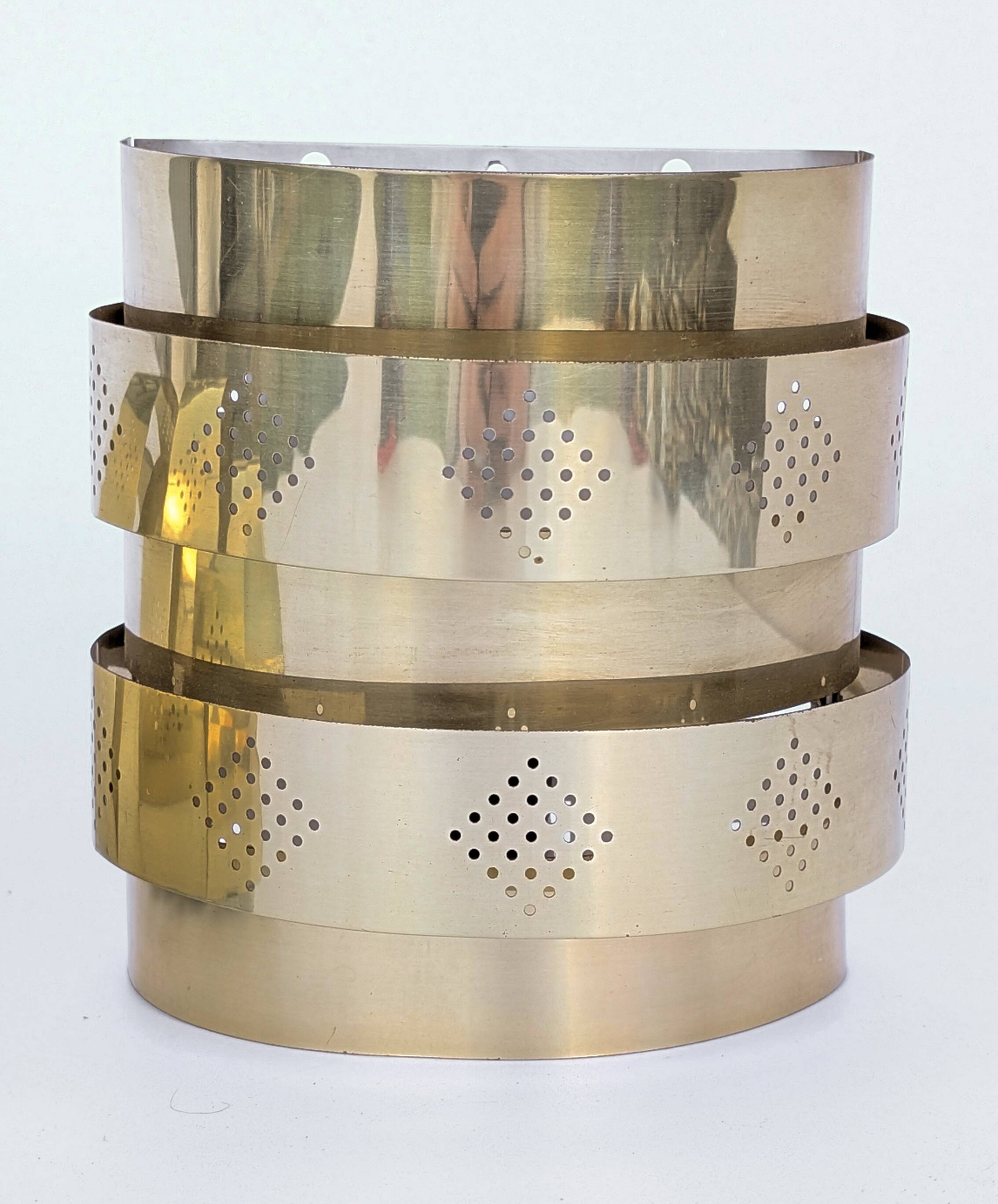 Pair of sculptural wall lights in brass – Werner Schou - Coronell Elektro