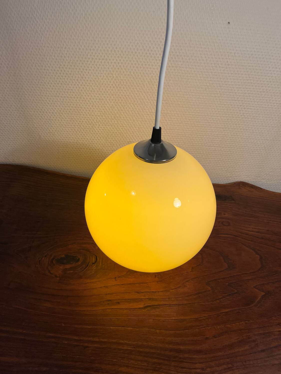 Opaline globe suspension from the 80s