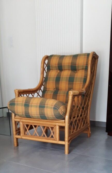 Vintage armchair in bamboo and rattan with a tartan pattern.
