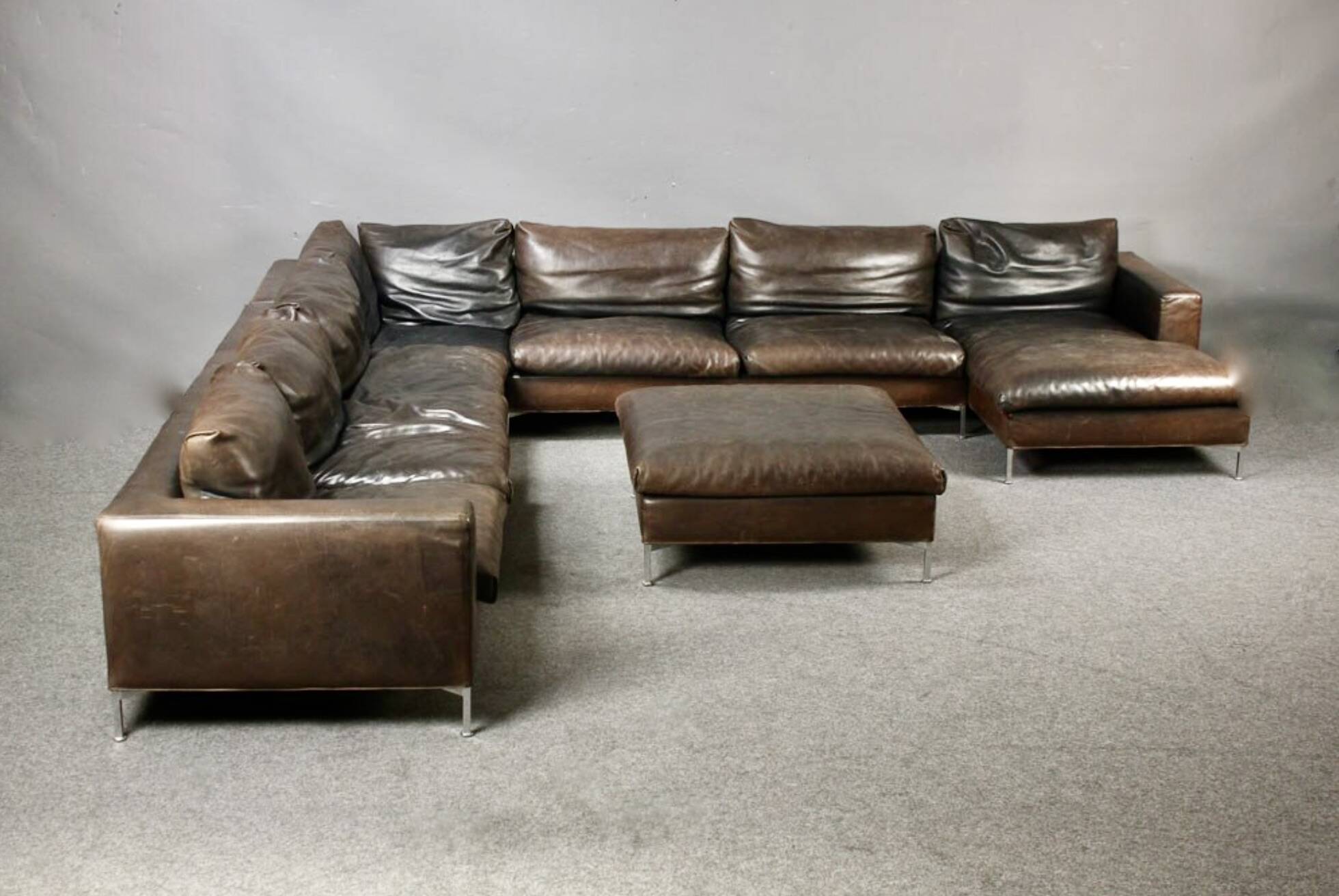 GIGANTESQUE CANAPÉ MODULABLE CUIR 12 PLACES.